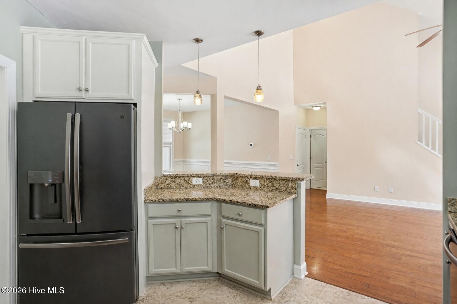 100552828 | Photo 23