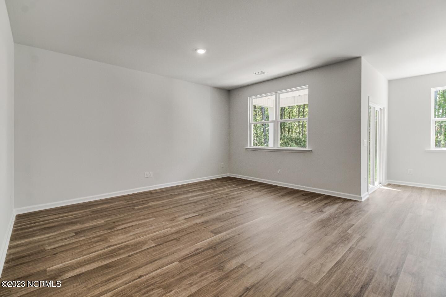 100531689 | Photo 12