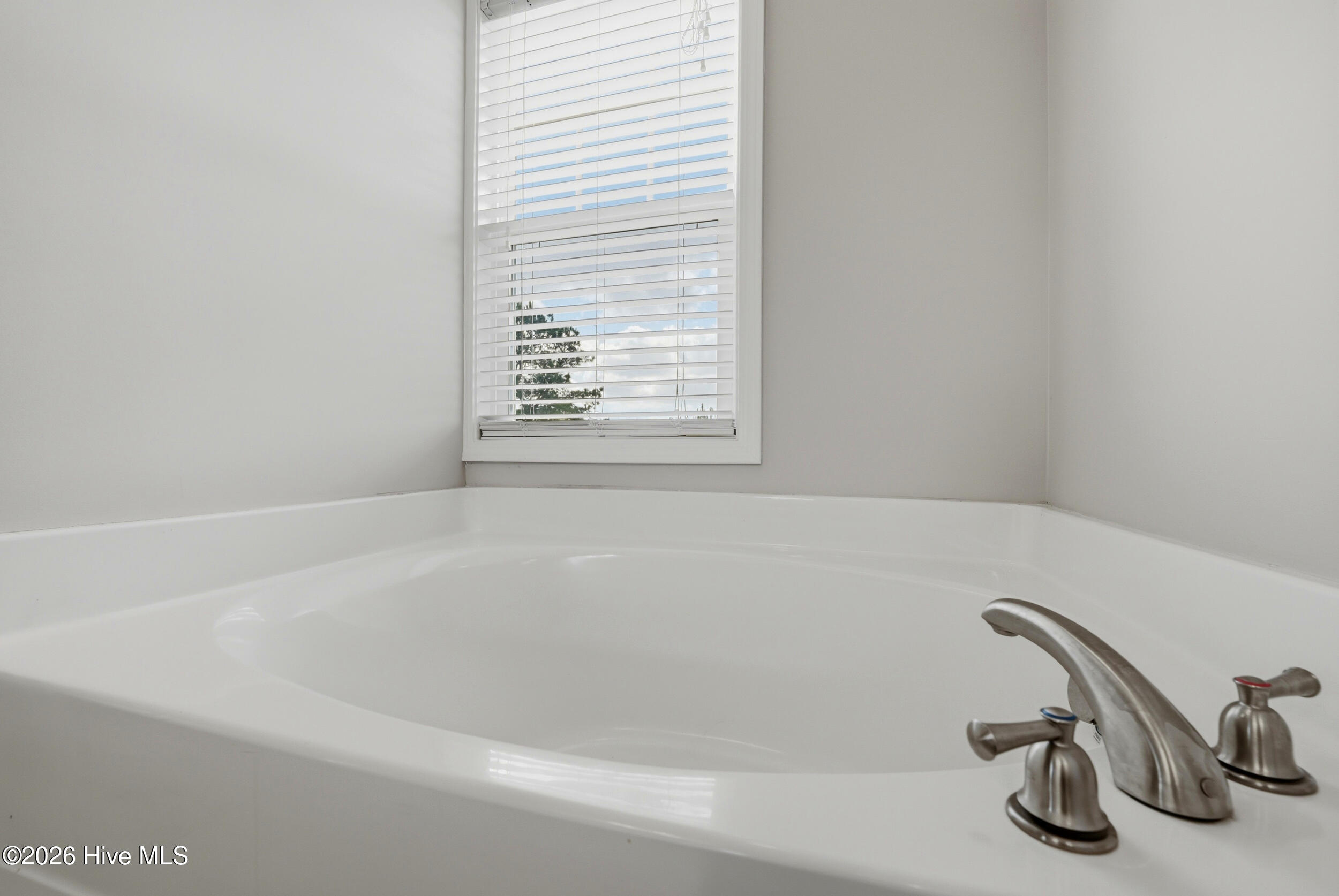 100560210 | Photo 17