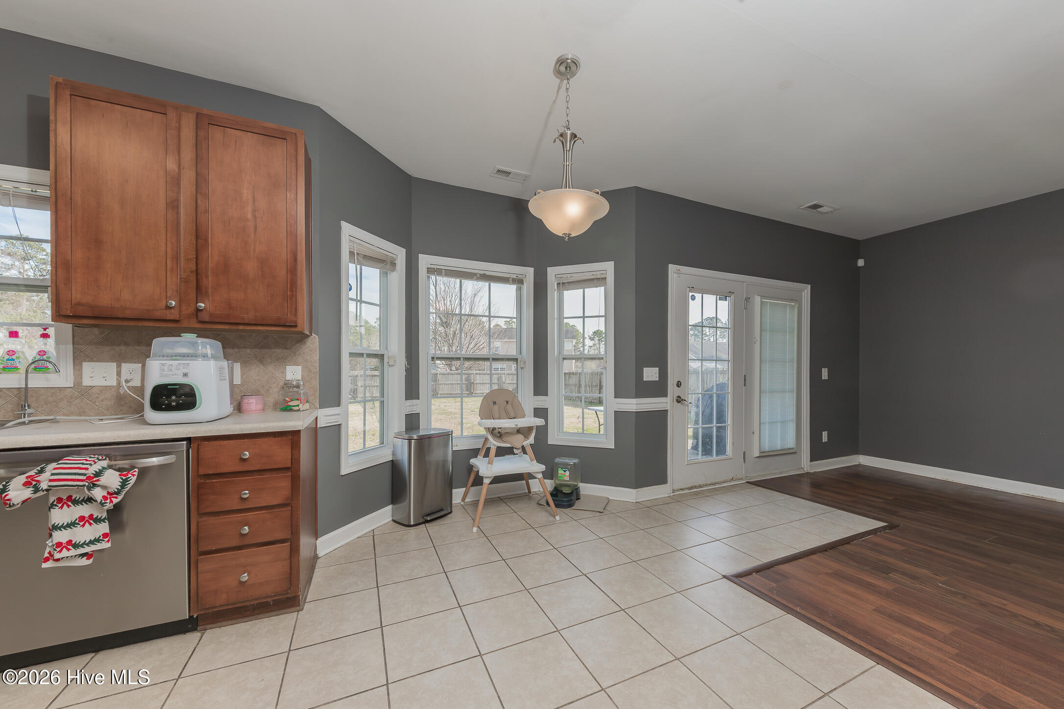 100554733 | Photo 15