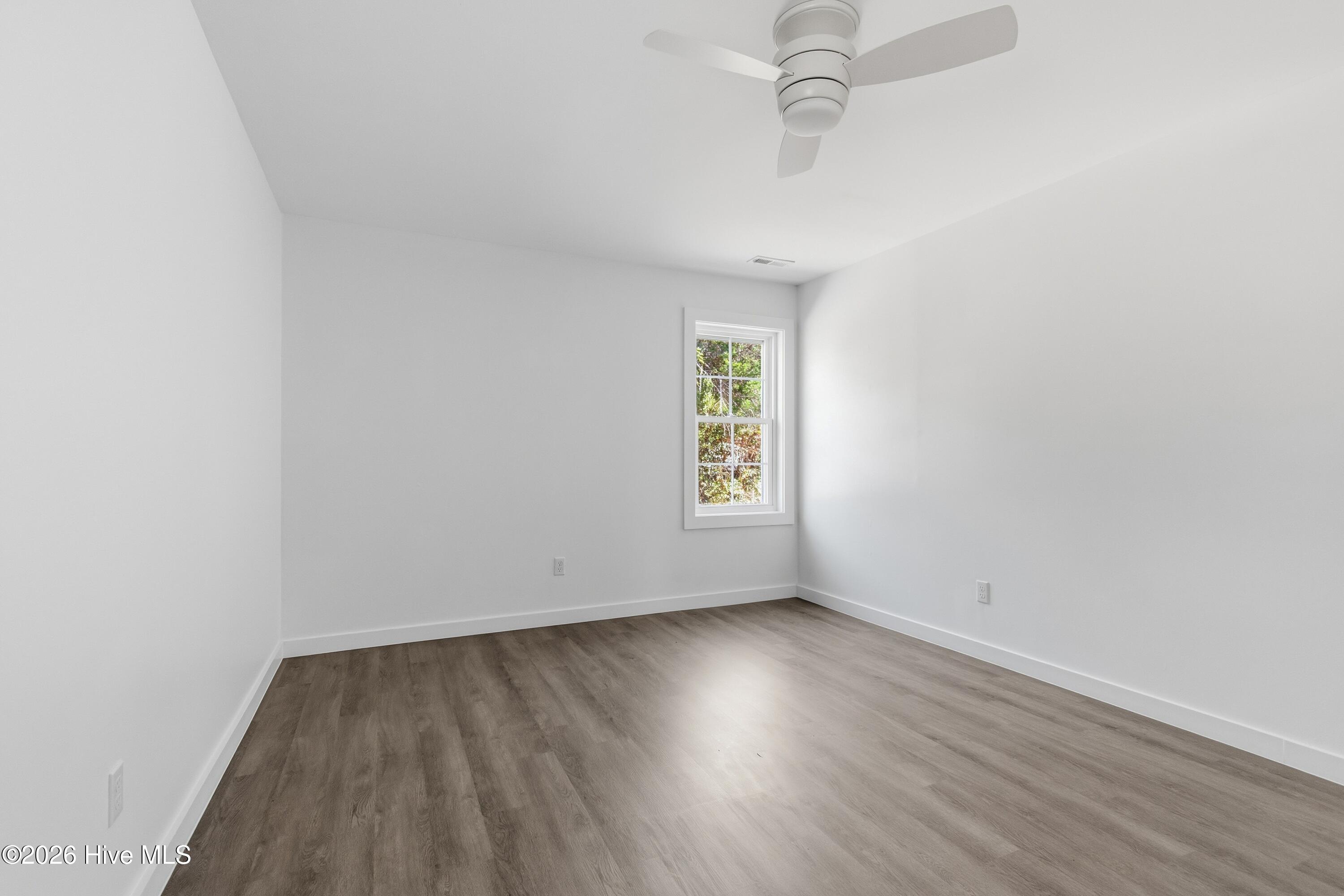 100550863 | Photo 27