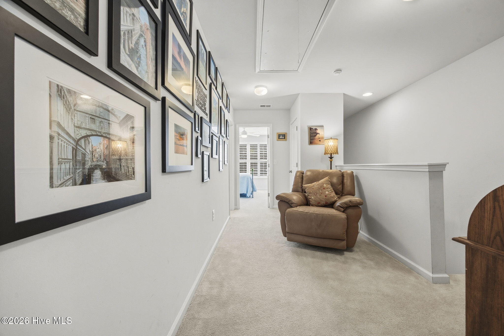 100553227 | Photo 23