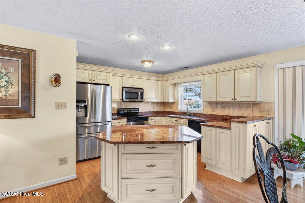 100549937 | Photo 17