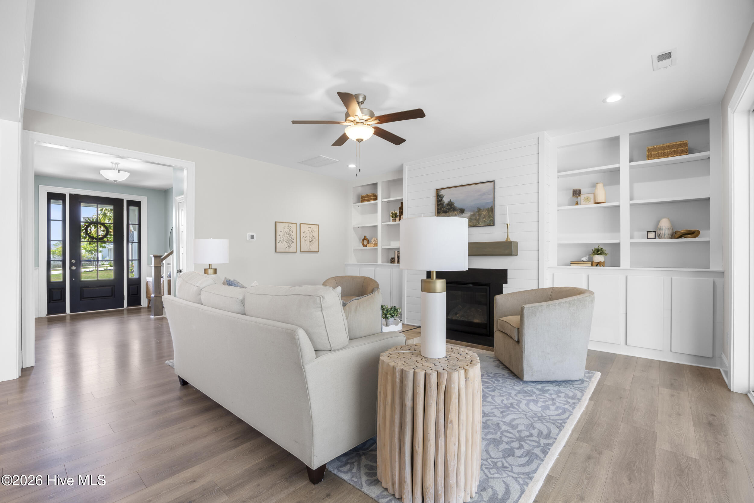 100567603 | Photo 19