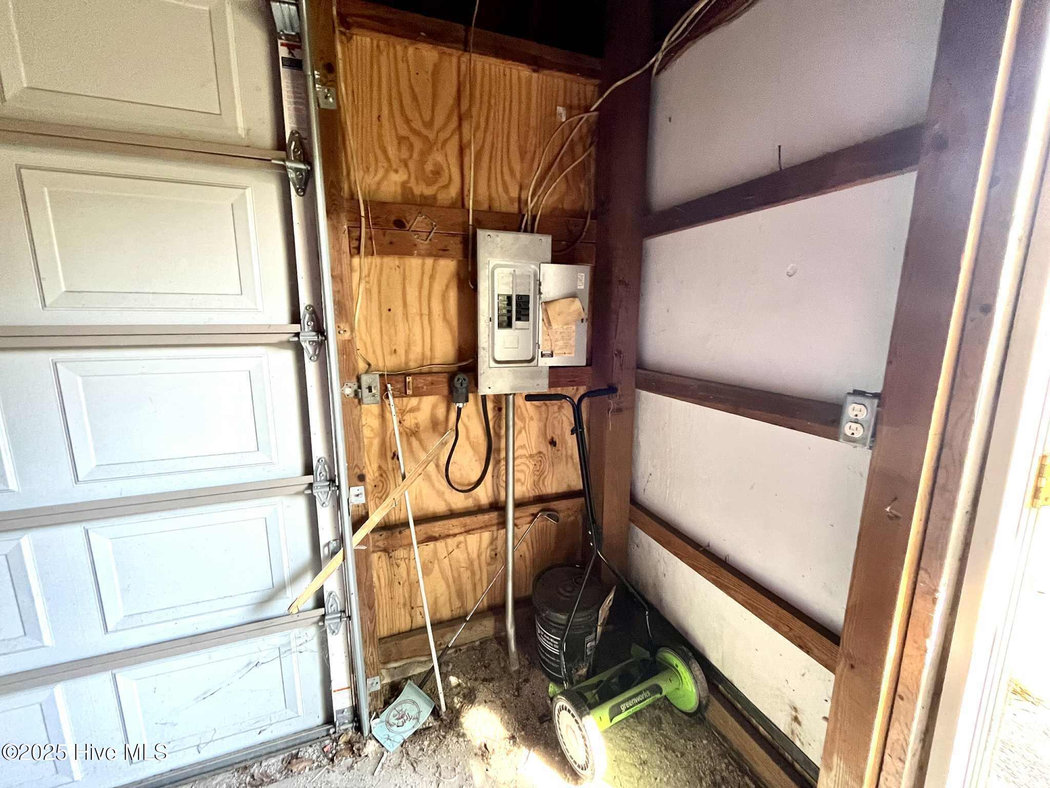 100528280 | Photo 34