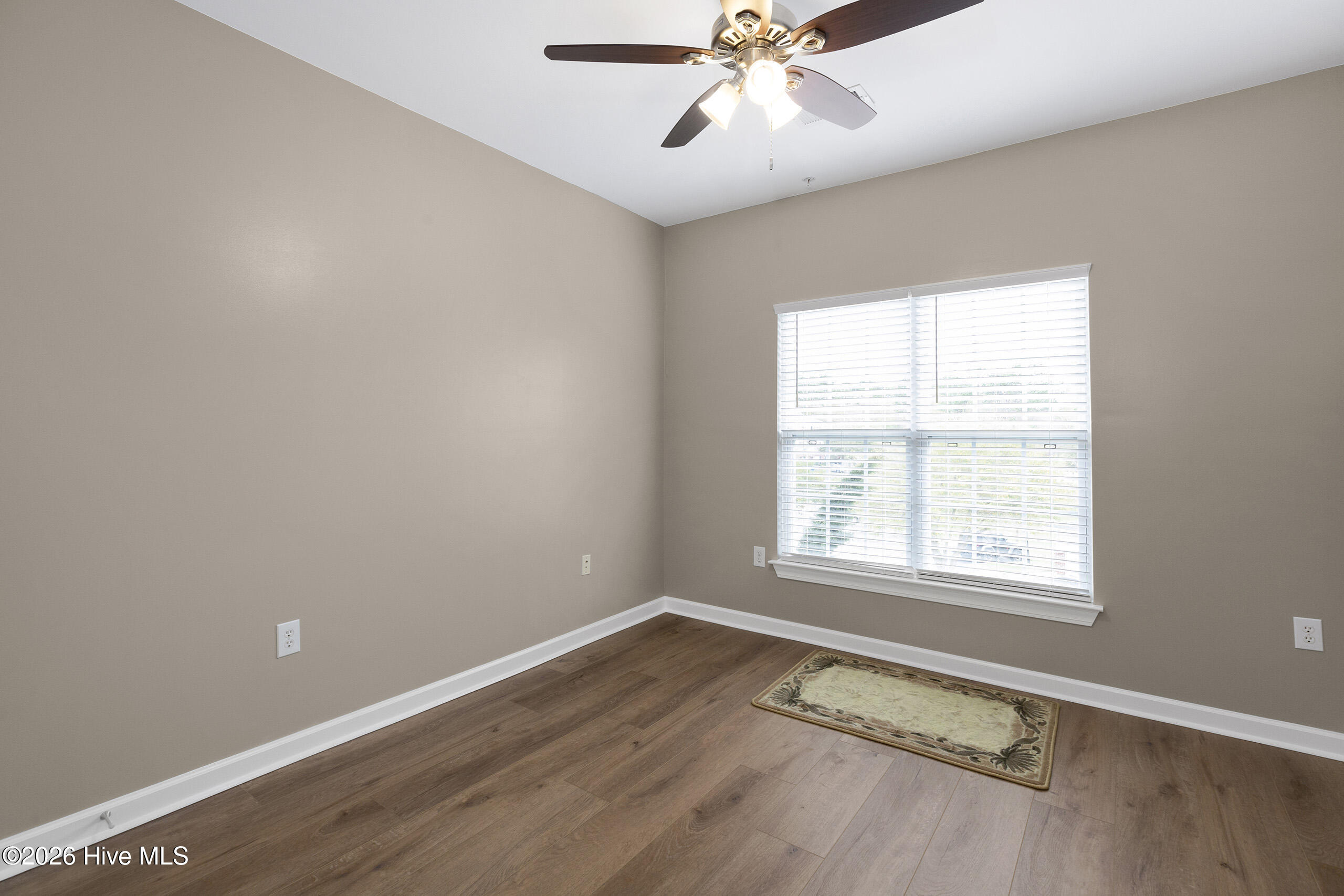 100560477 | Photo 22