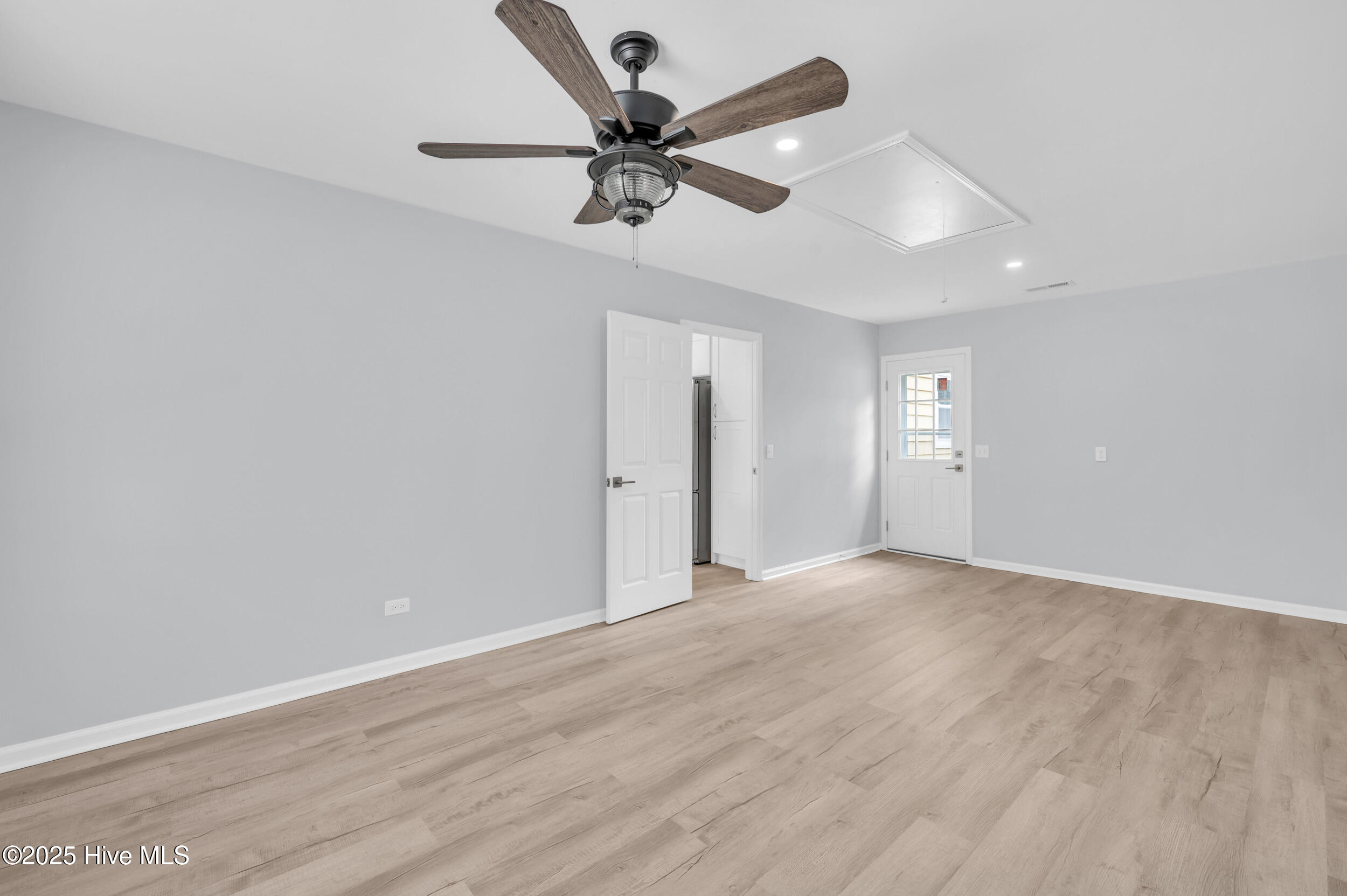 100535250 | Photo 25