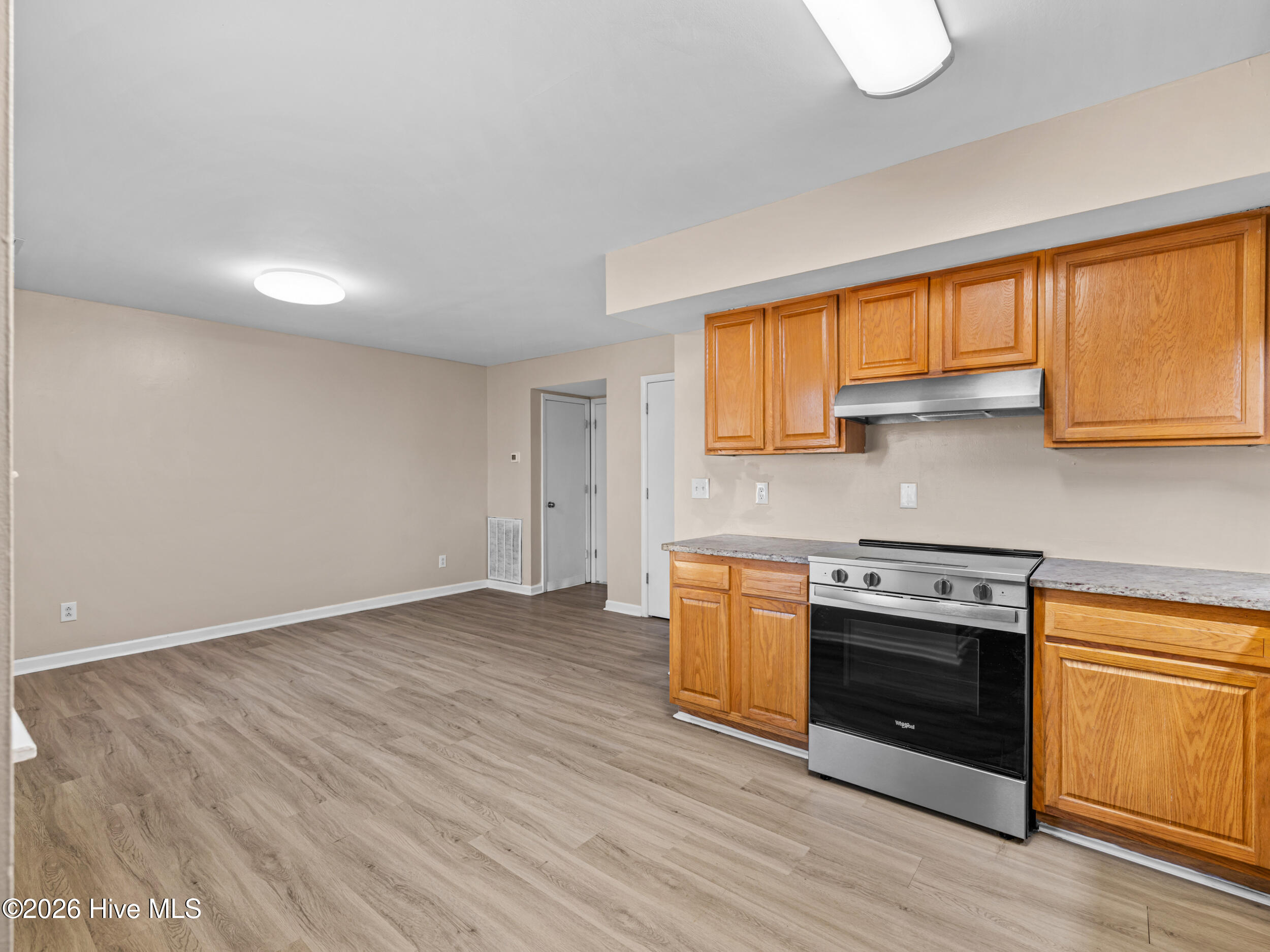 100560419 | Photo 17