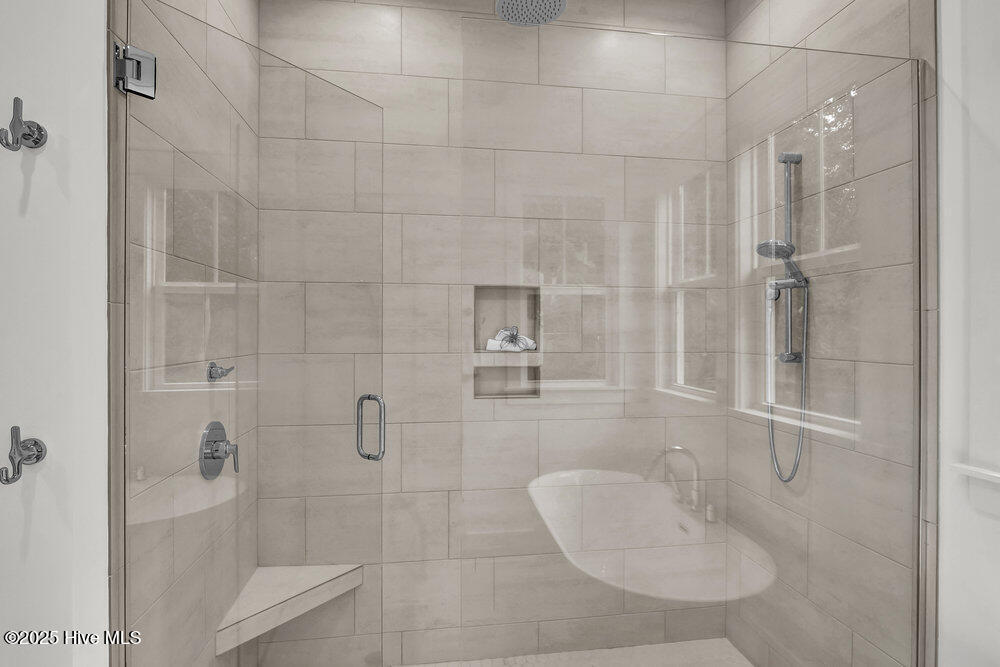 100509390 | Photo 28