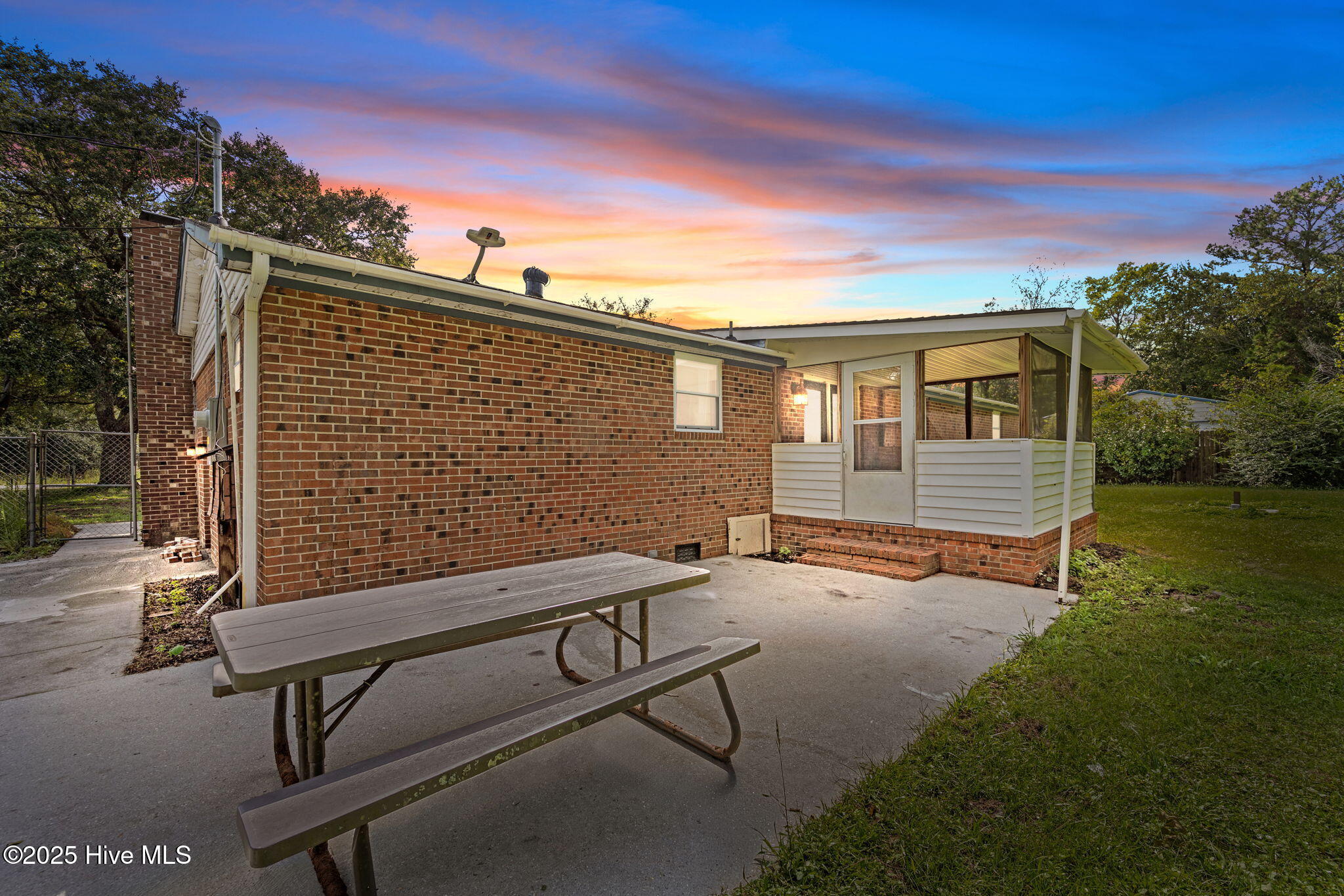 100534081 | Photo 37