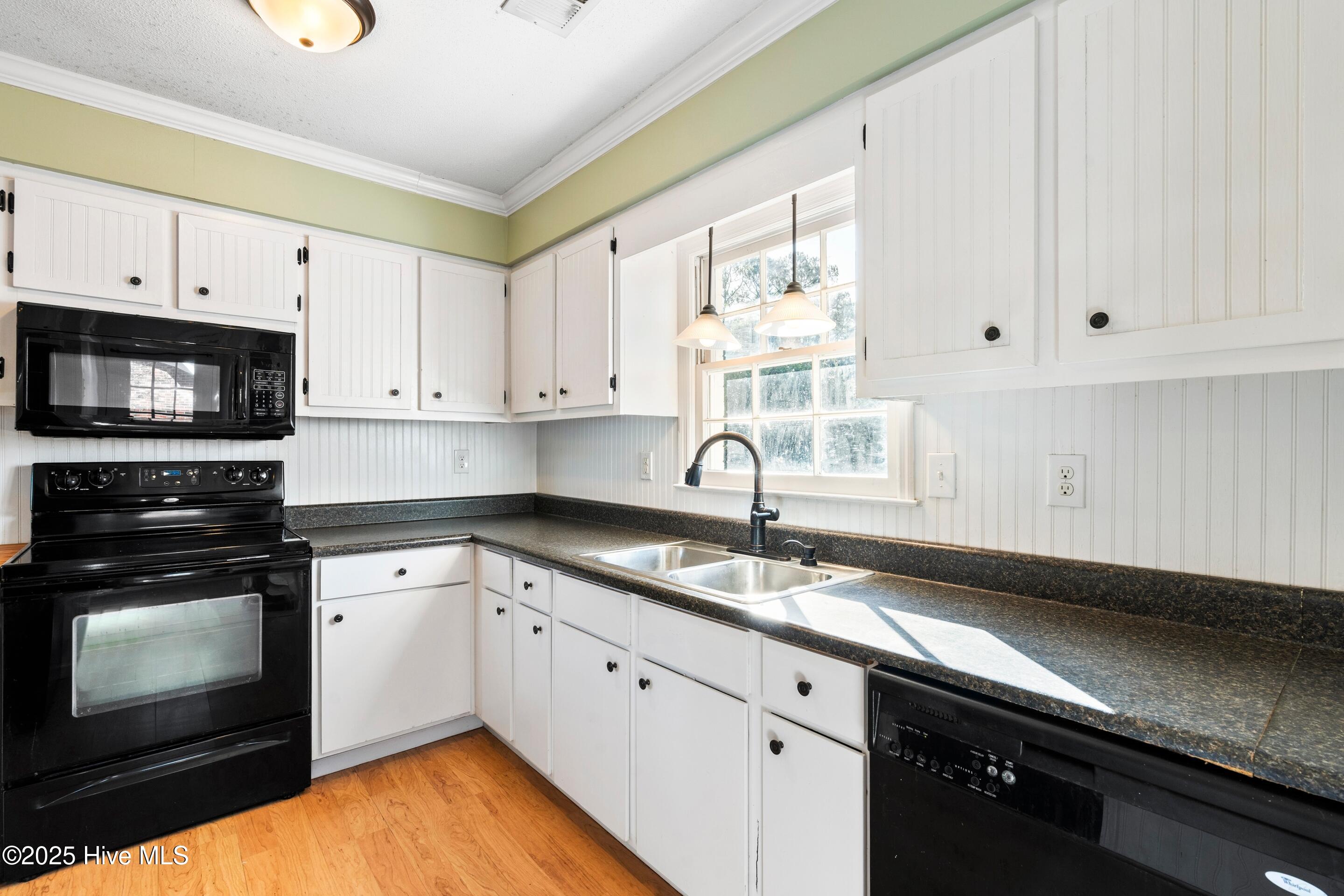 100546028 | Photo 15