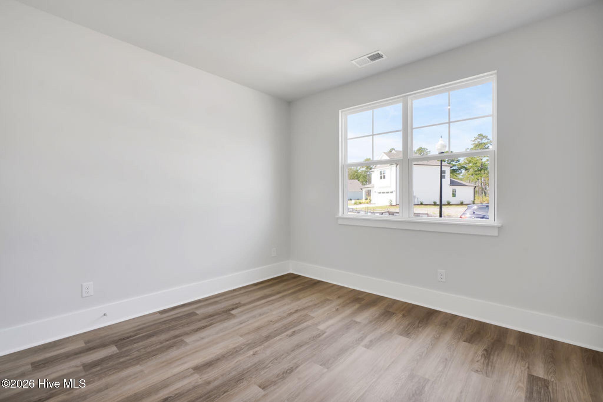 100535802 | Photo 16