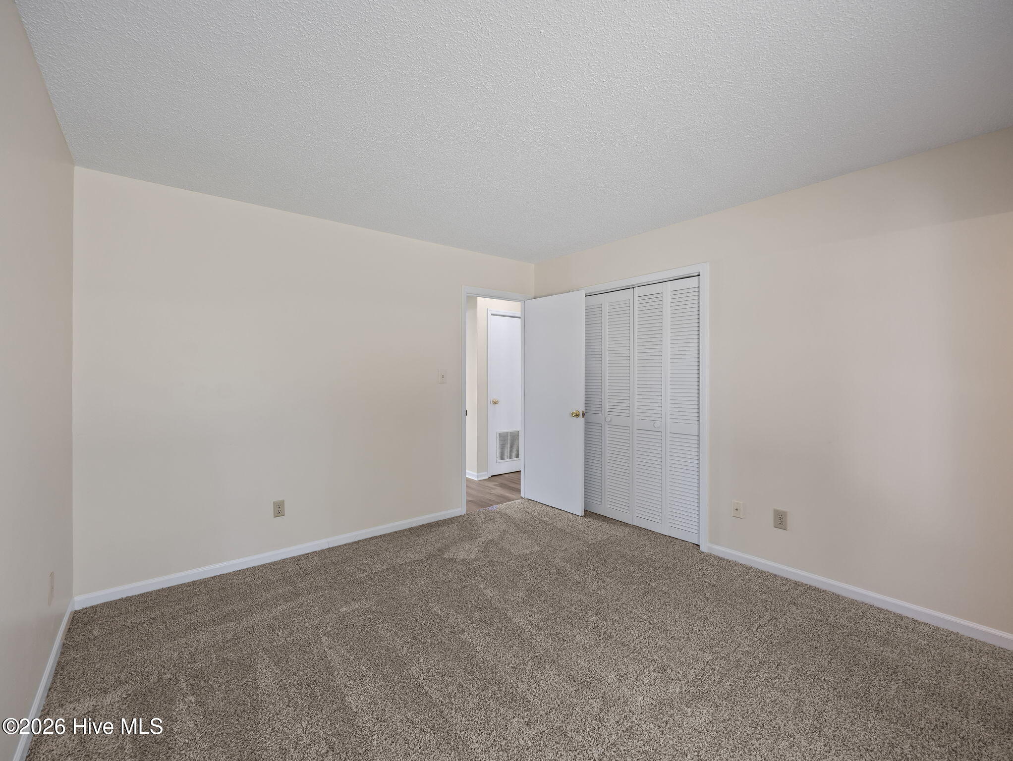 100563578 | Photo 24