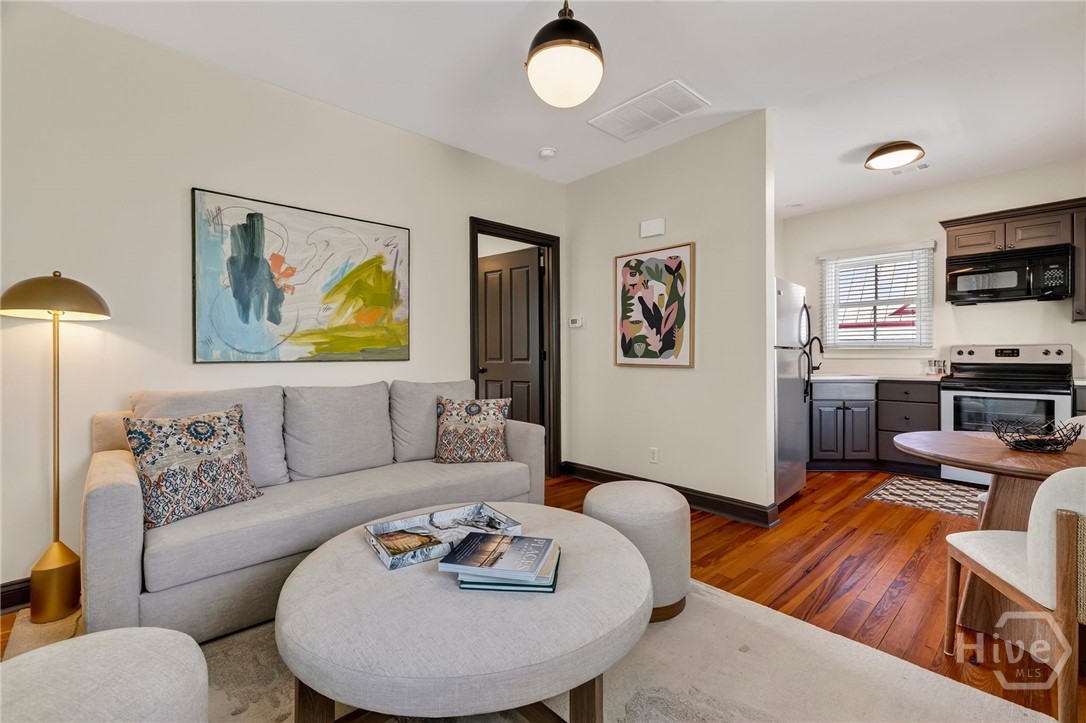 Madison – Carriage House 1BR