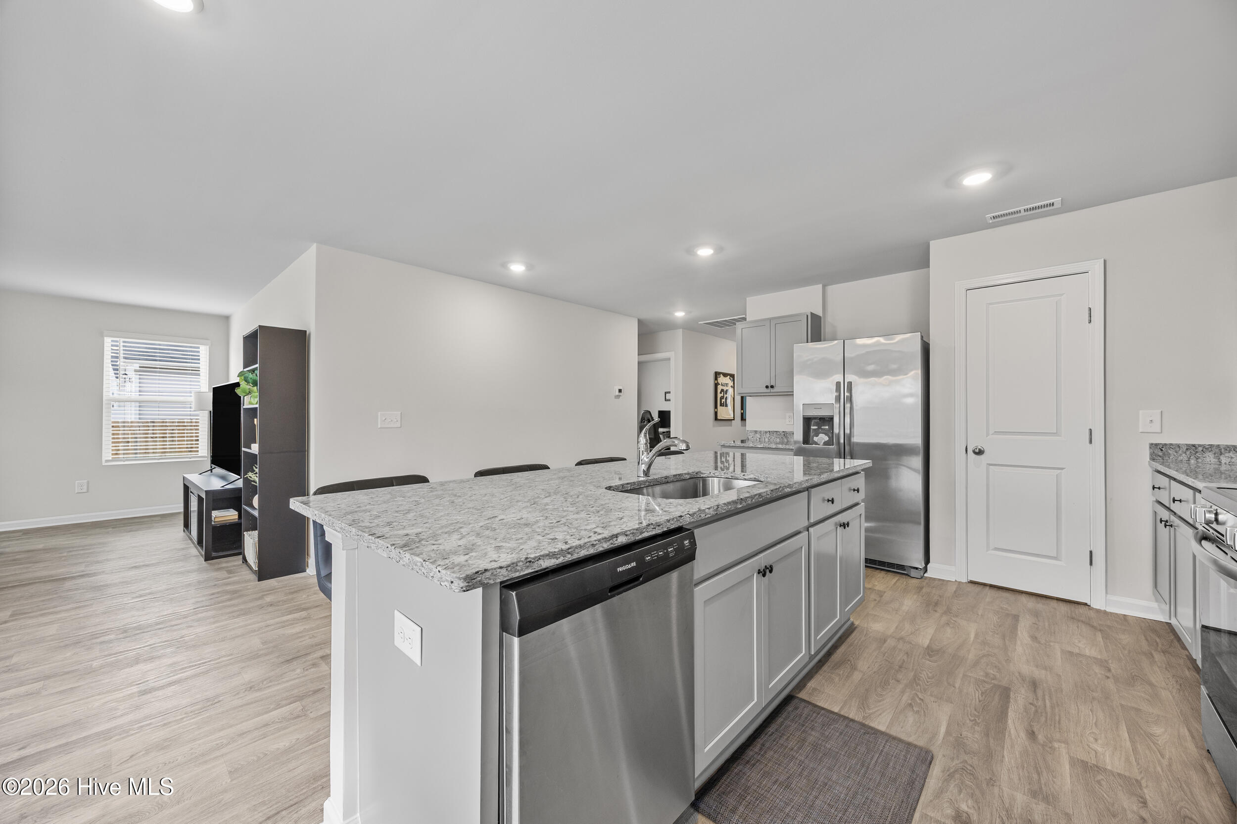 100558614 | Photo 23