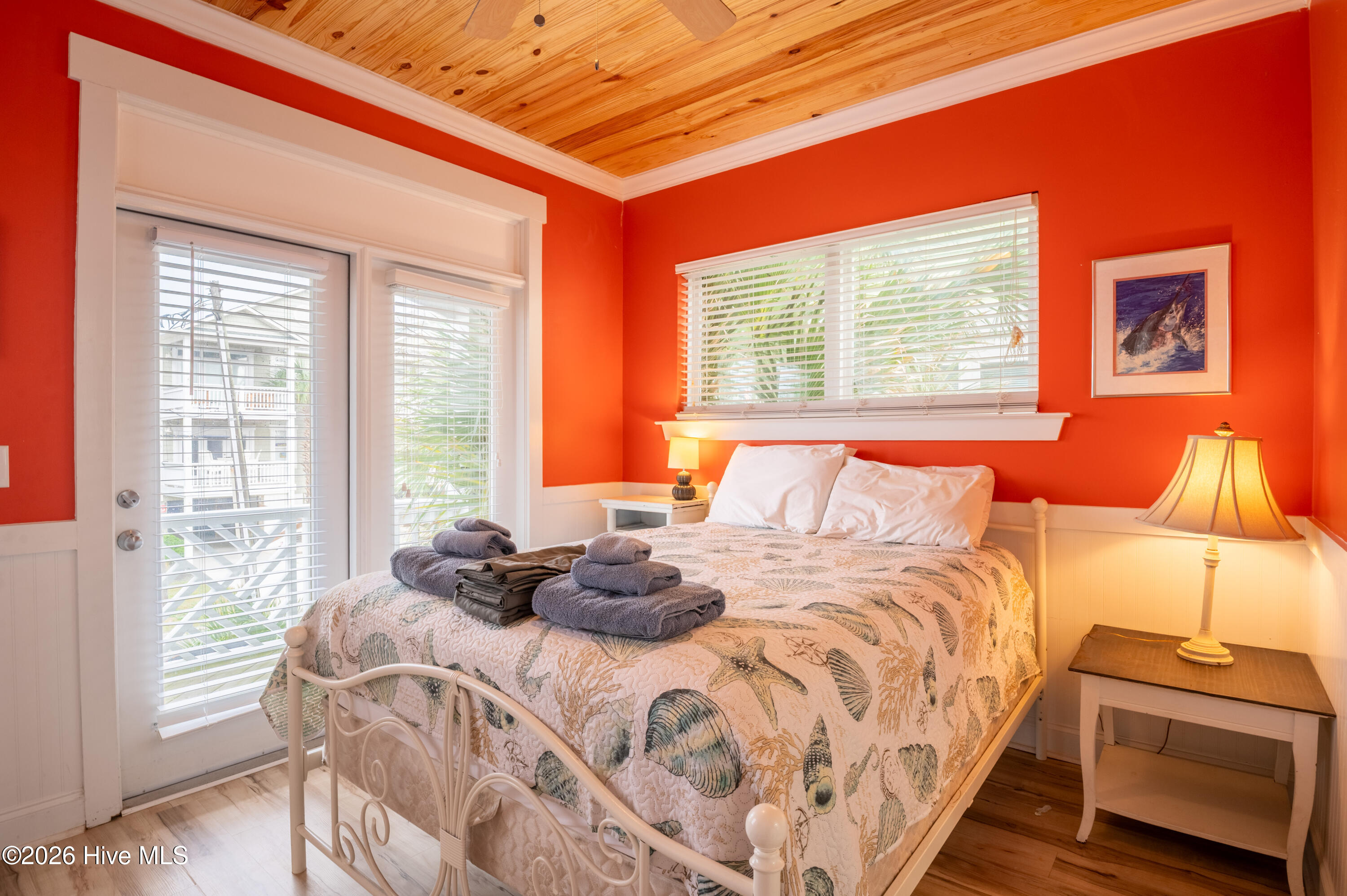 100550825 | Photo 33