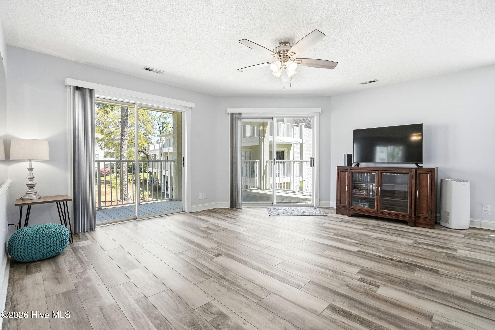 100564188 | Photo 10