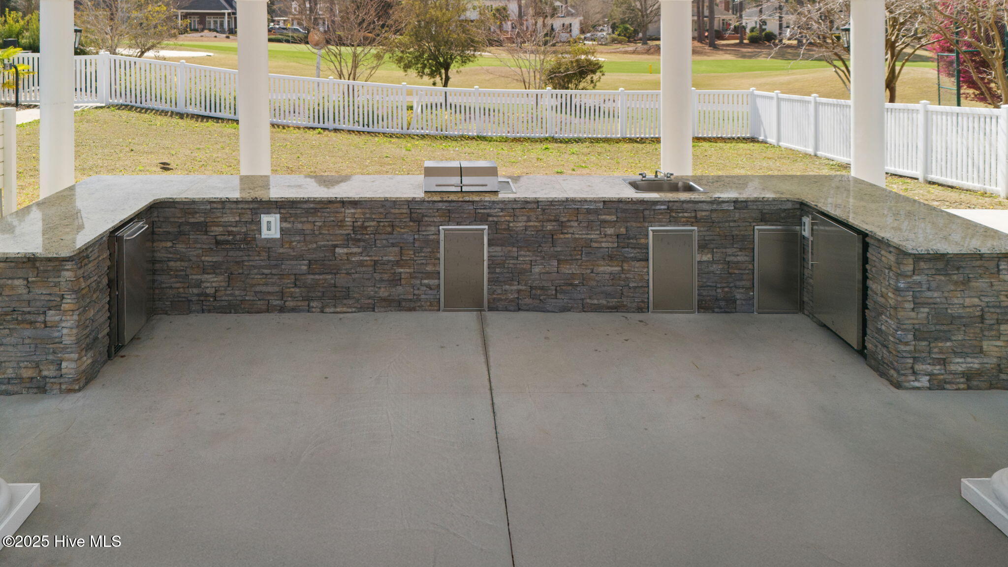 100496126 | Photo 64