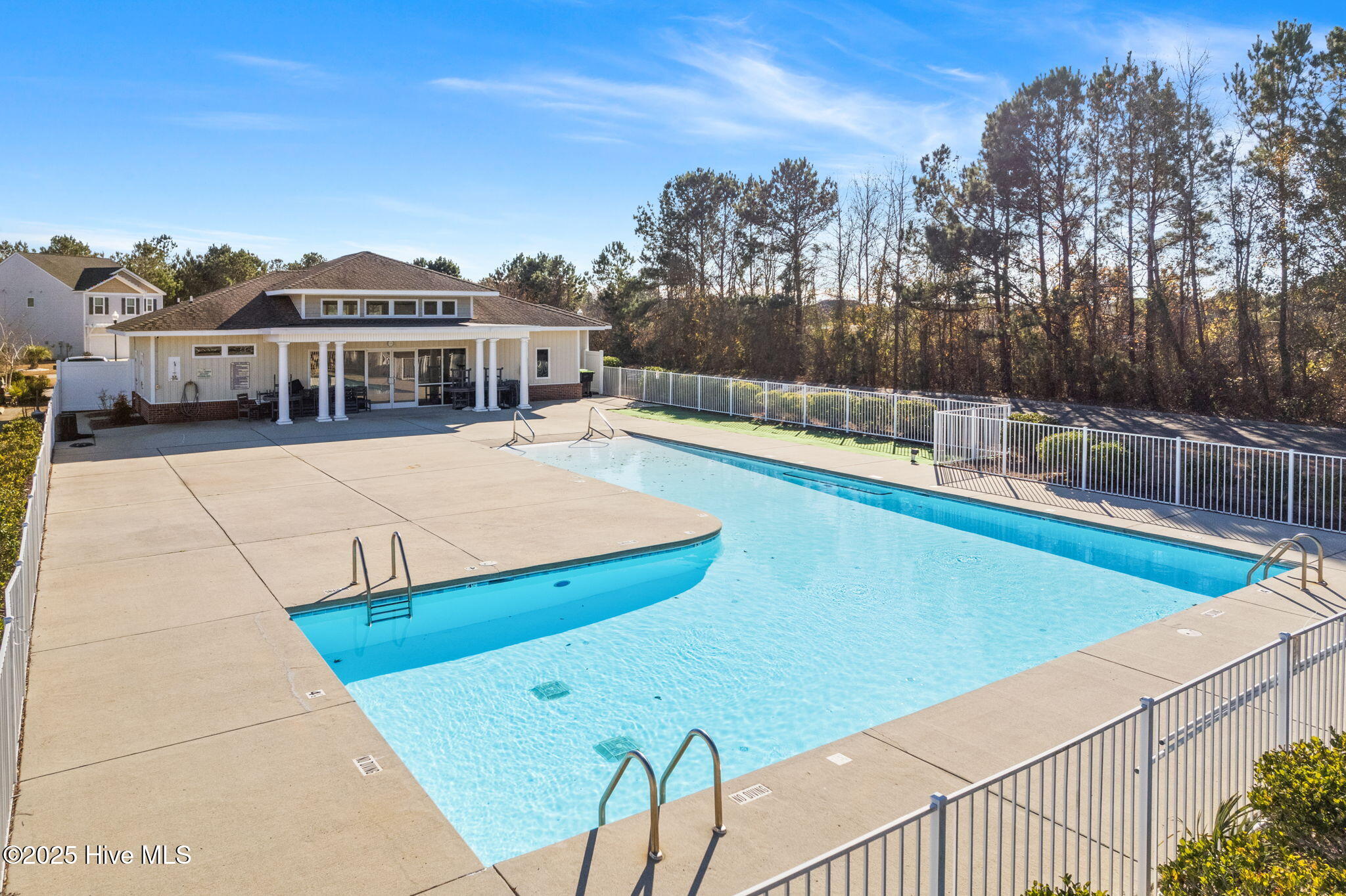 100536893 | Photo 52