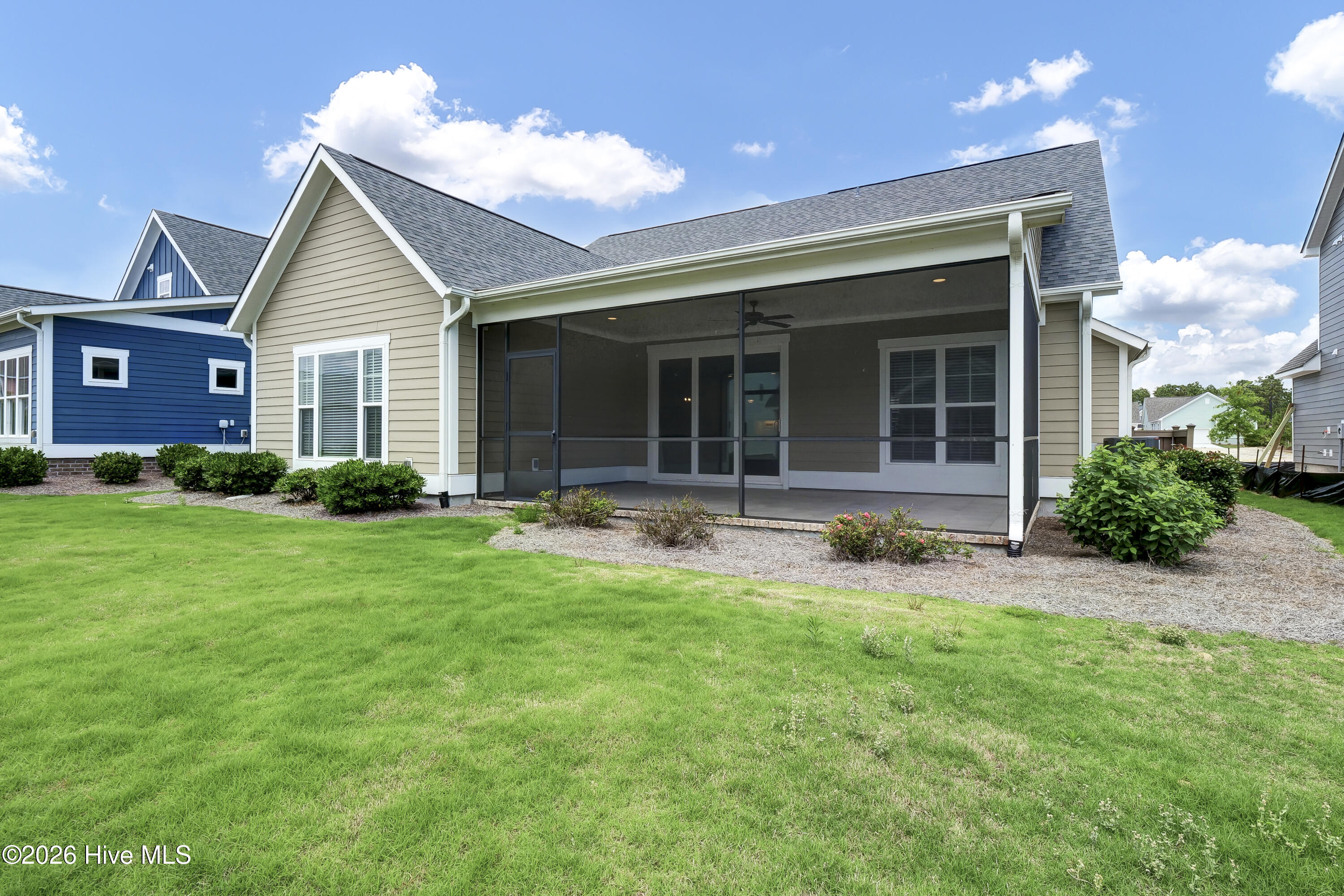 100560216 | Photo 22