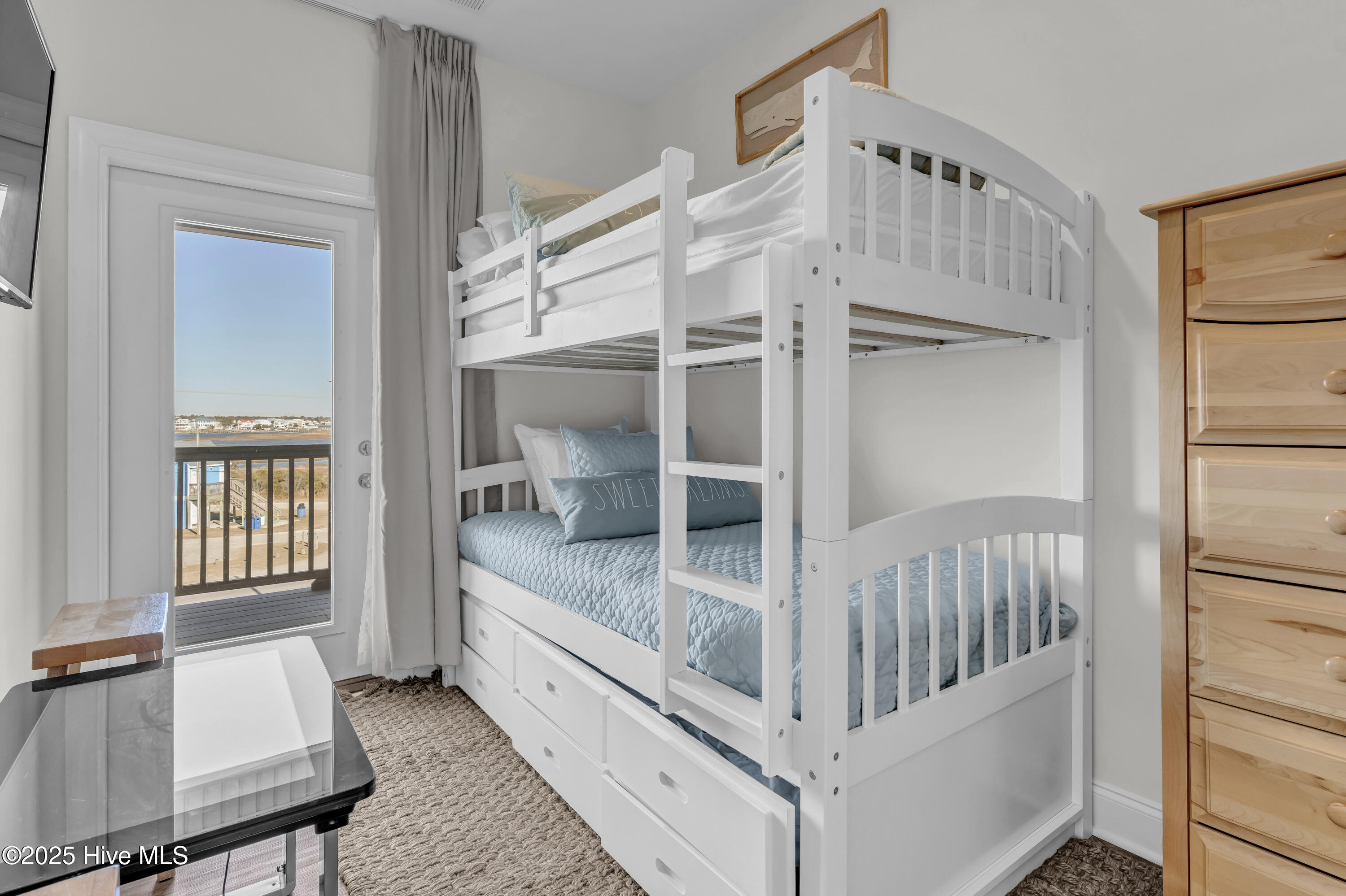 100485325 | Photo 23