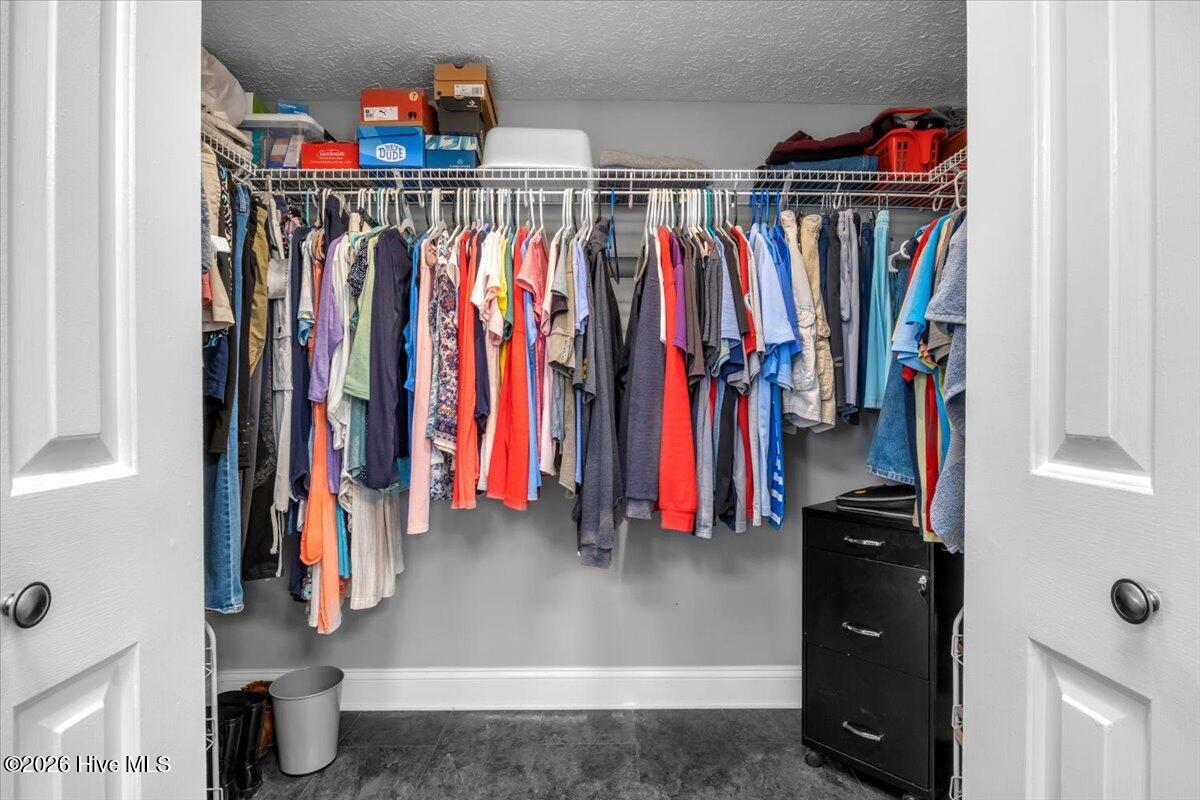 100563011 | Photo 39