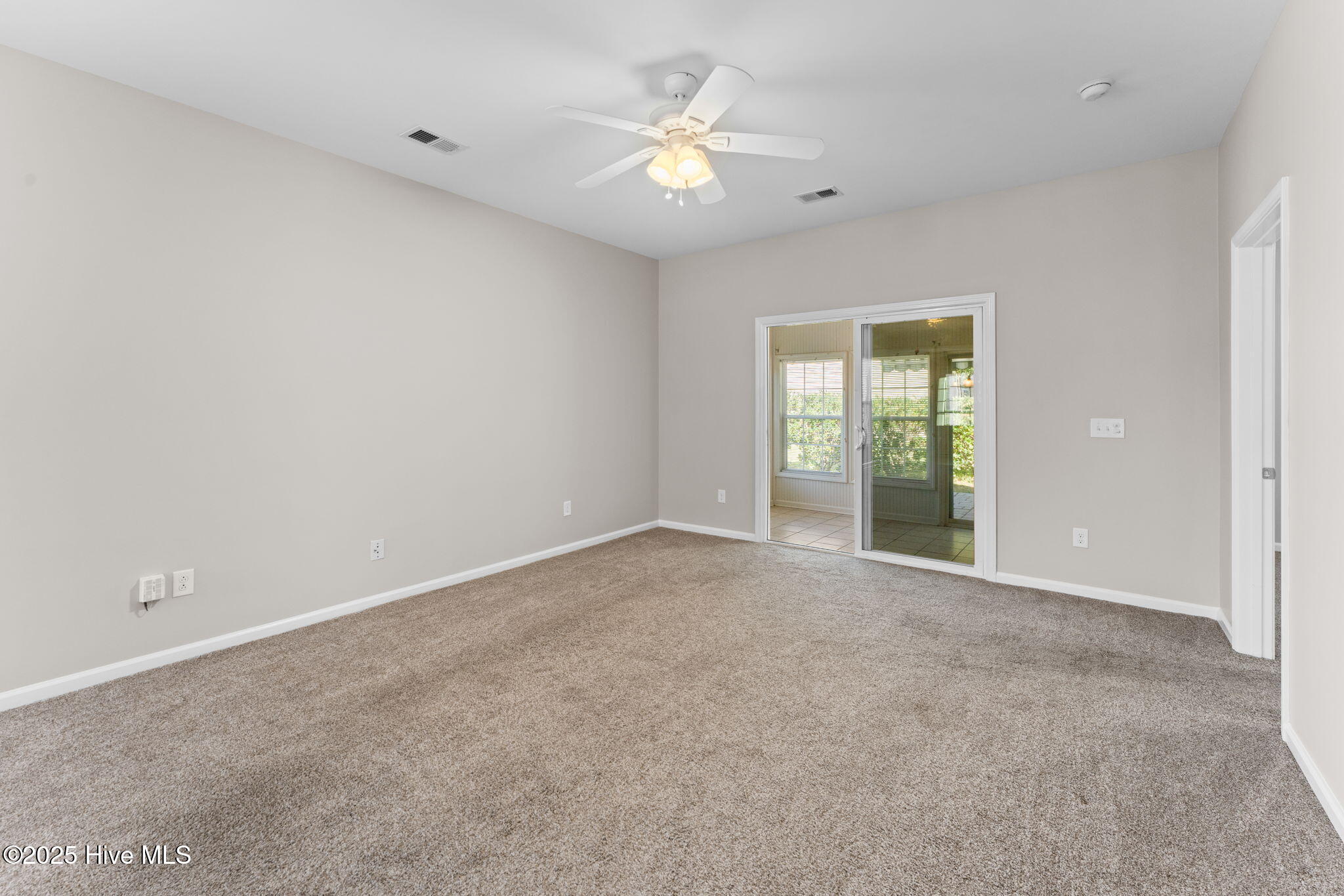 100520190 | Photo 18