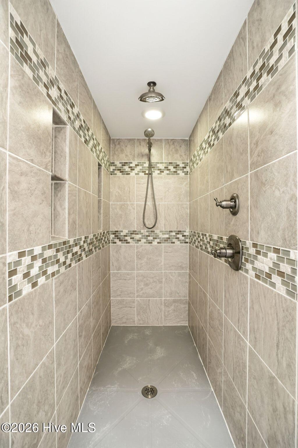 100562412 | Photo 41