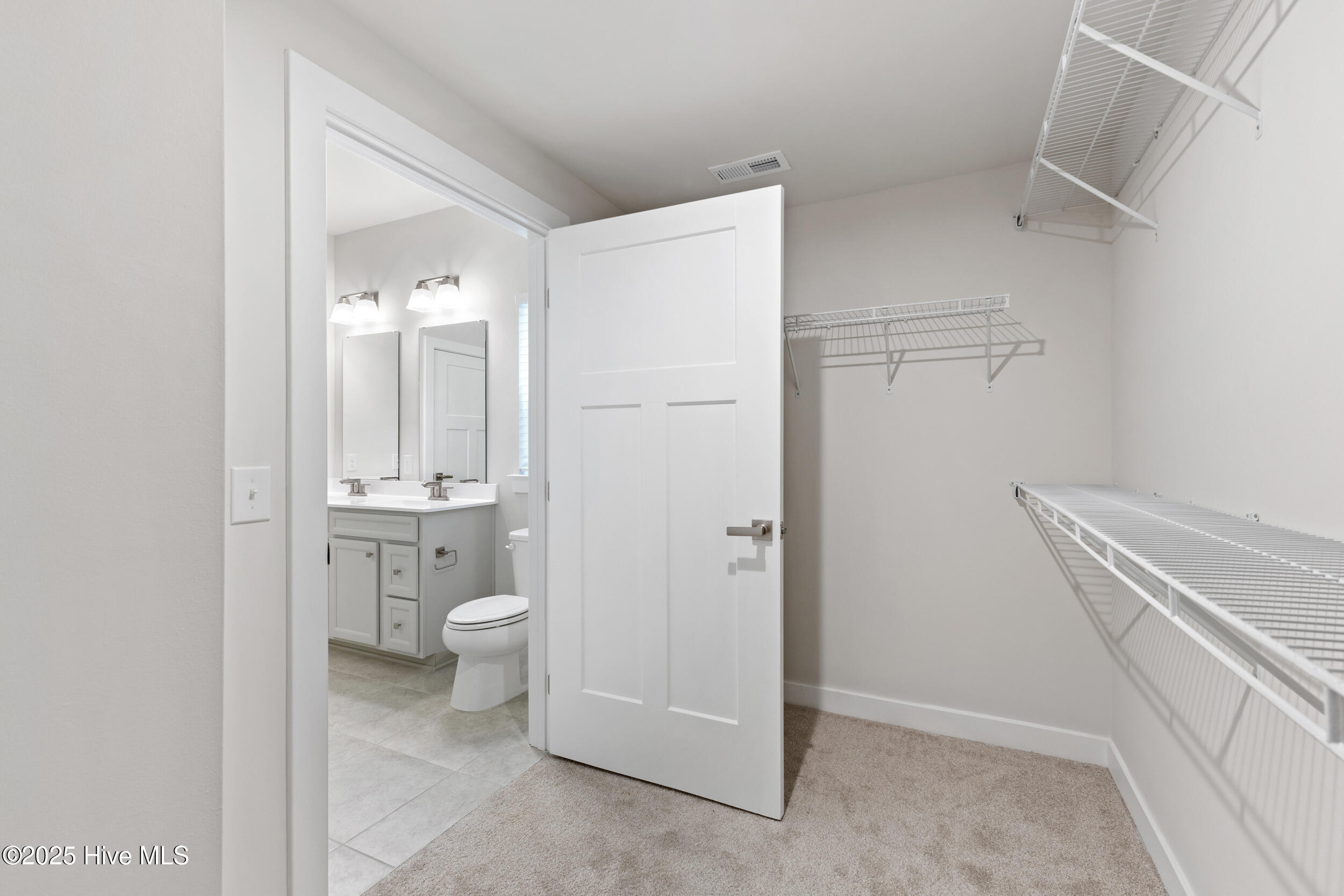 100530232 | Photo 18