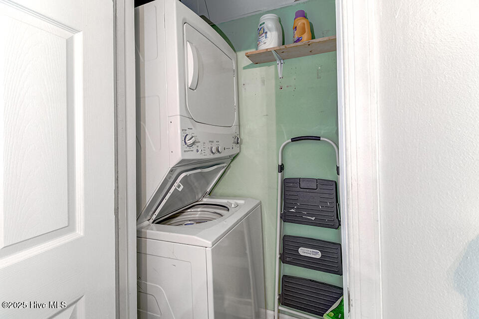 100523635 | Photo 14