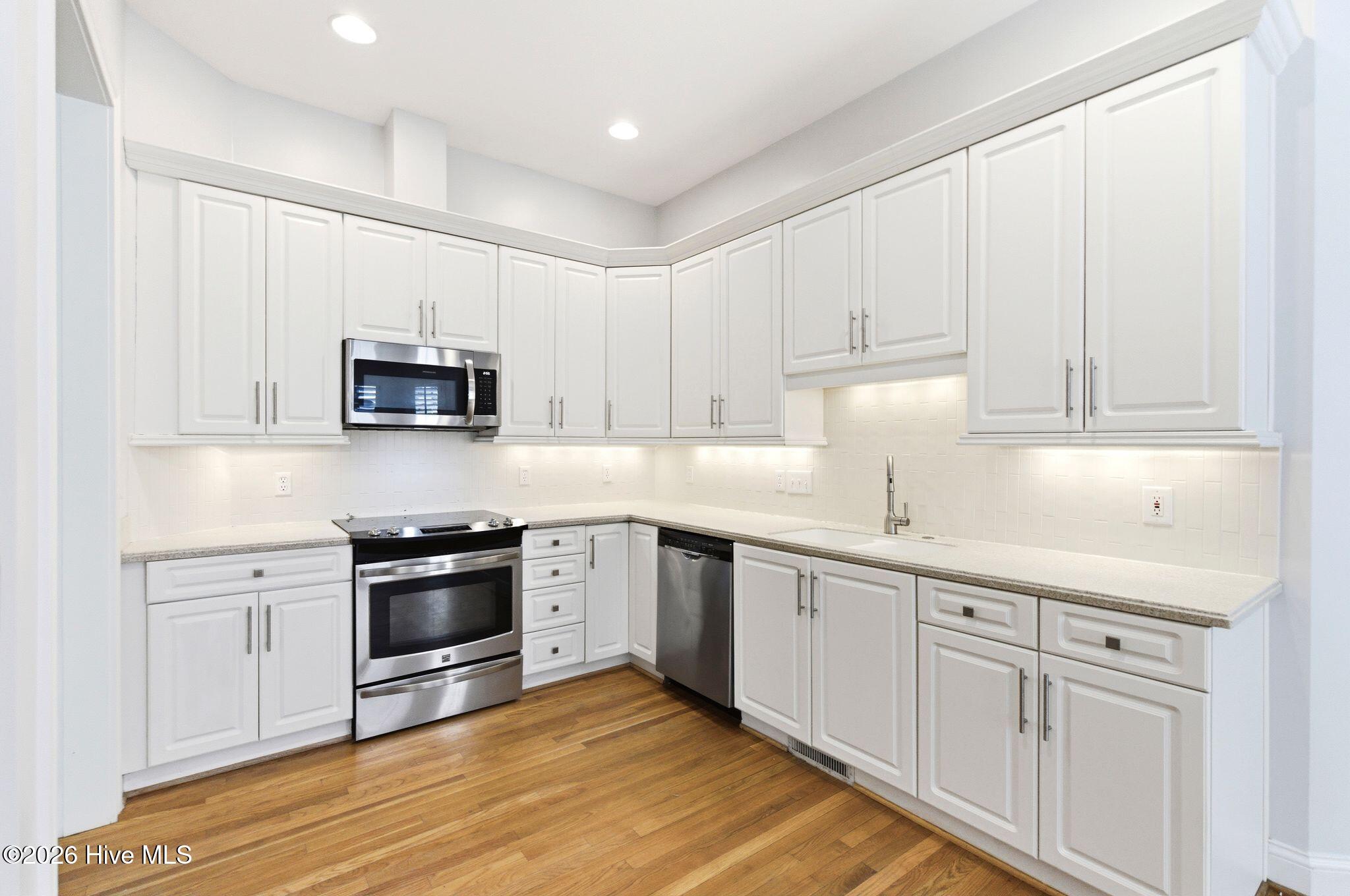 100567139 | Photo 17