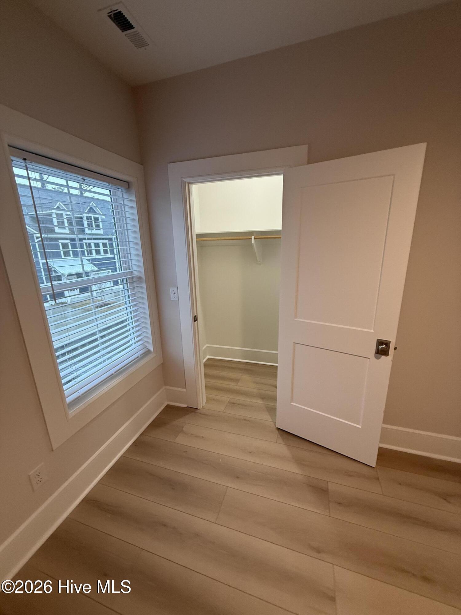 100561434 | Photo 29