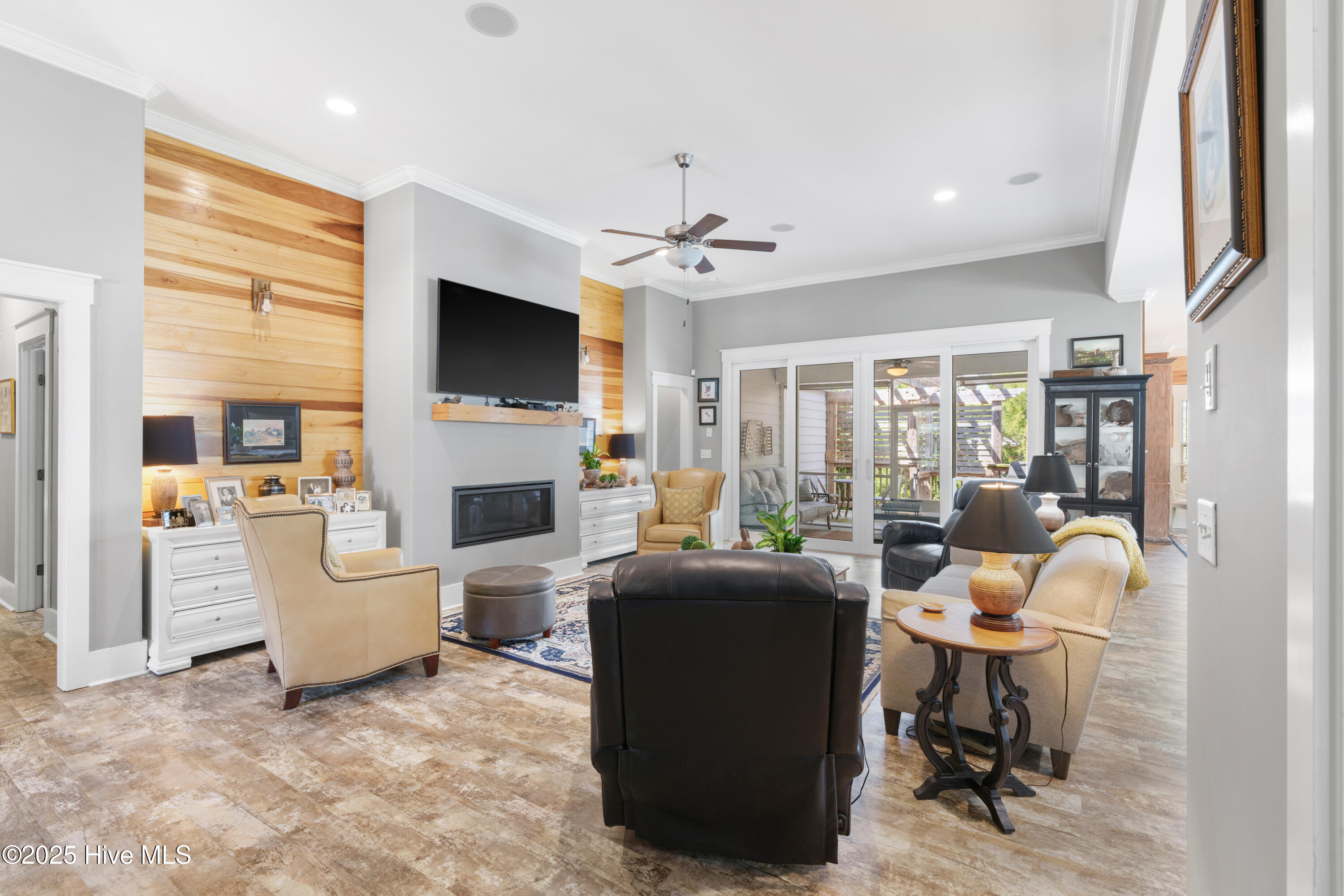 100543866 | Photo 20