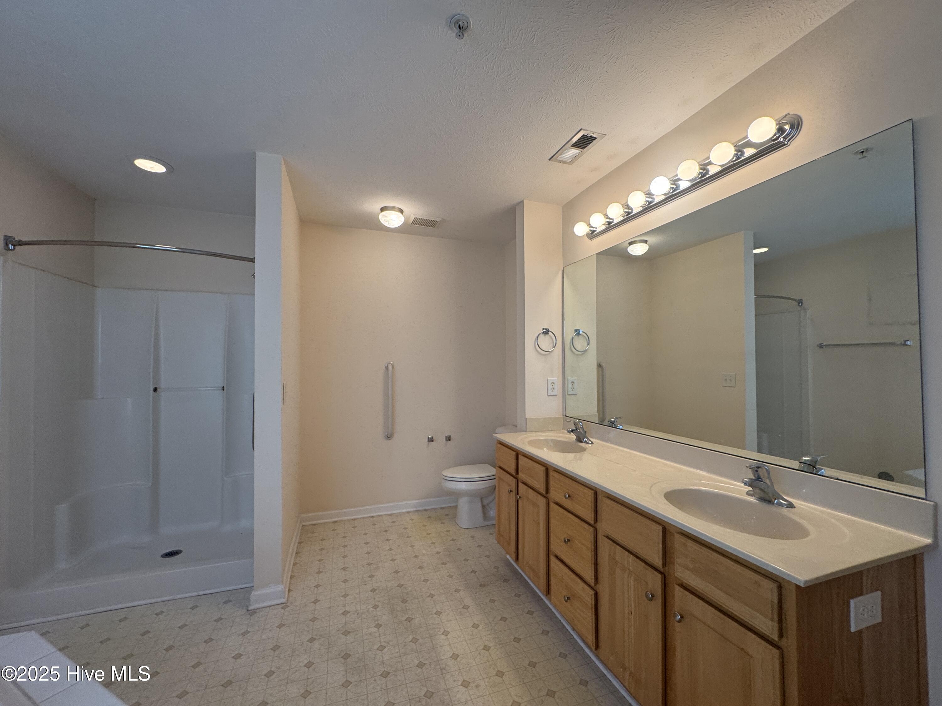 100538642 | Photo 14