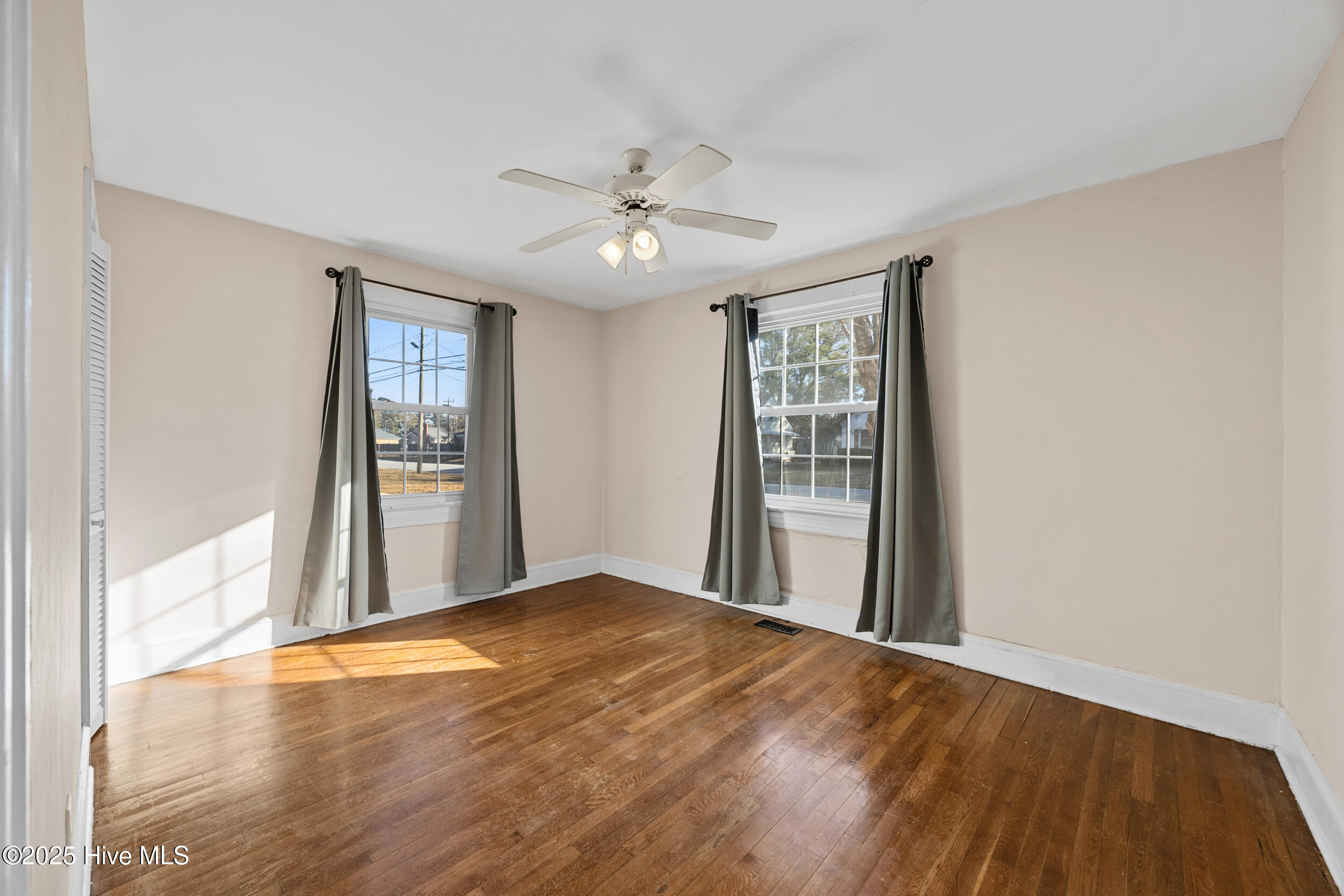 100546074 | Photo 16