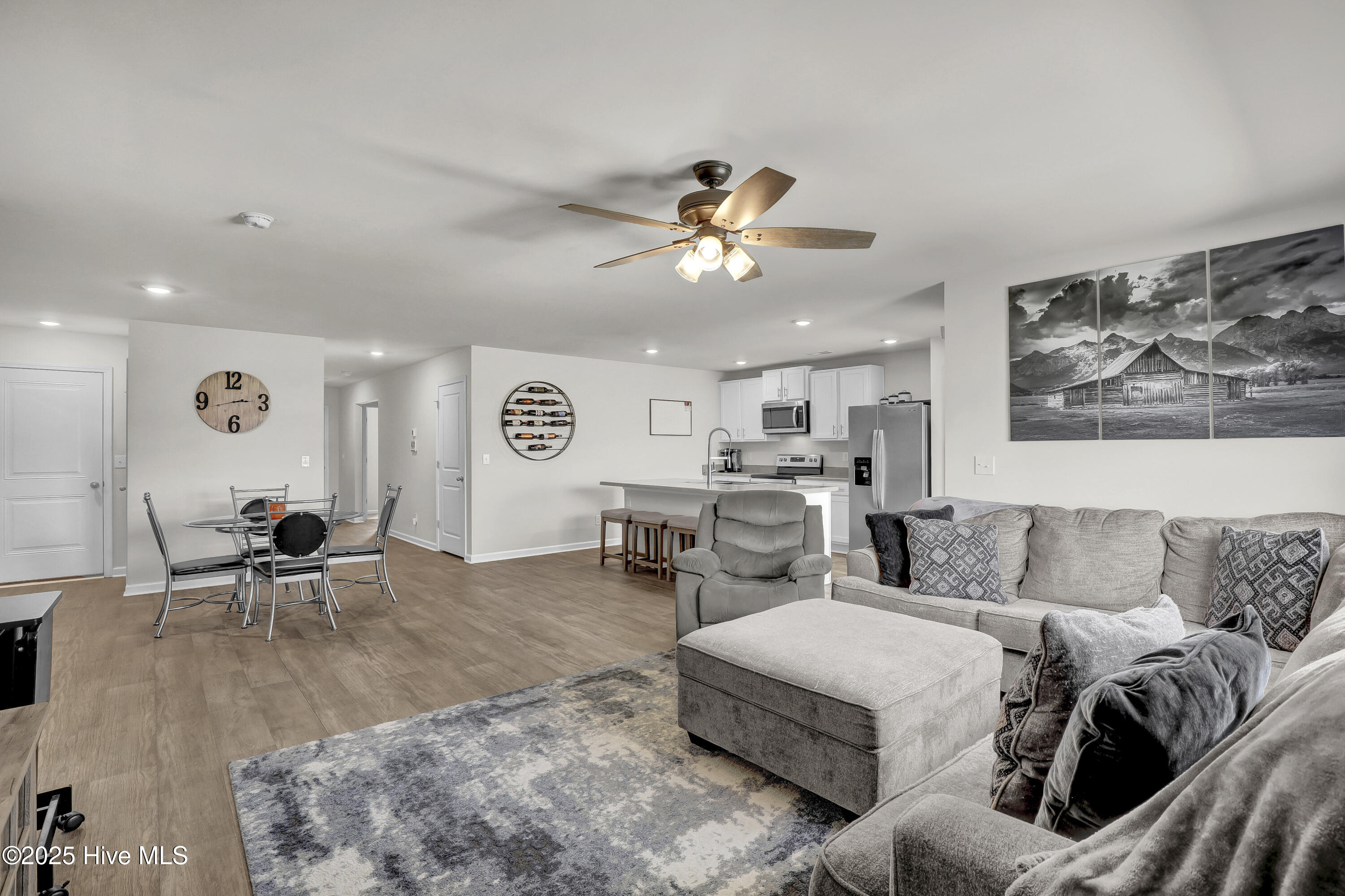 519 Birdsong Drive, Holly Ridge, NC 28445 – photo 13: Living Area