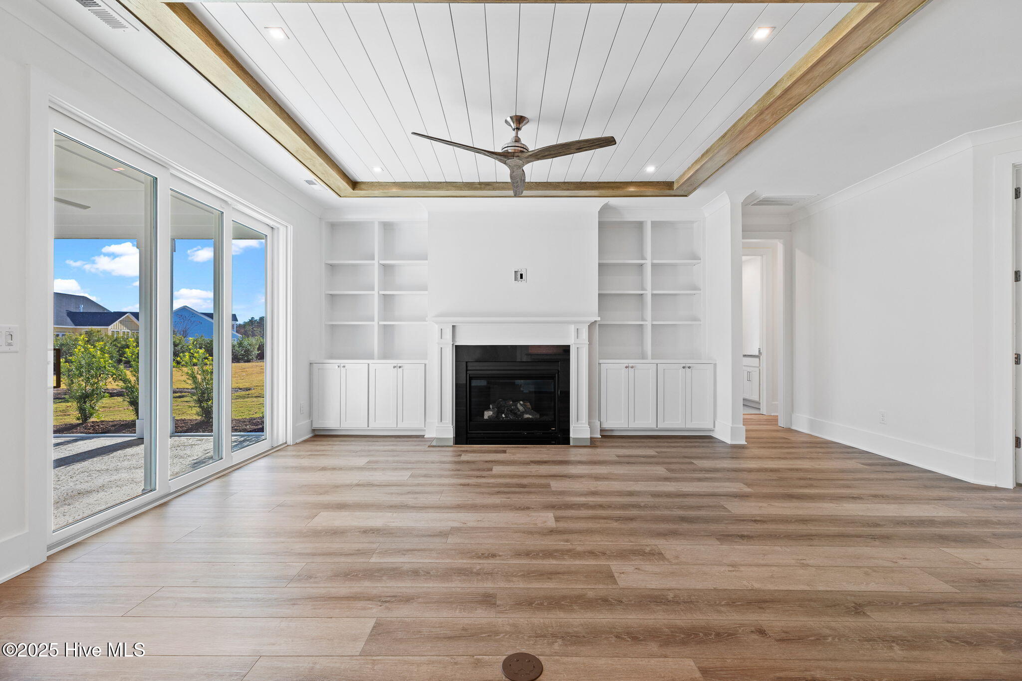 100523885 | Photo 12