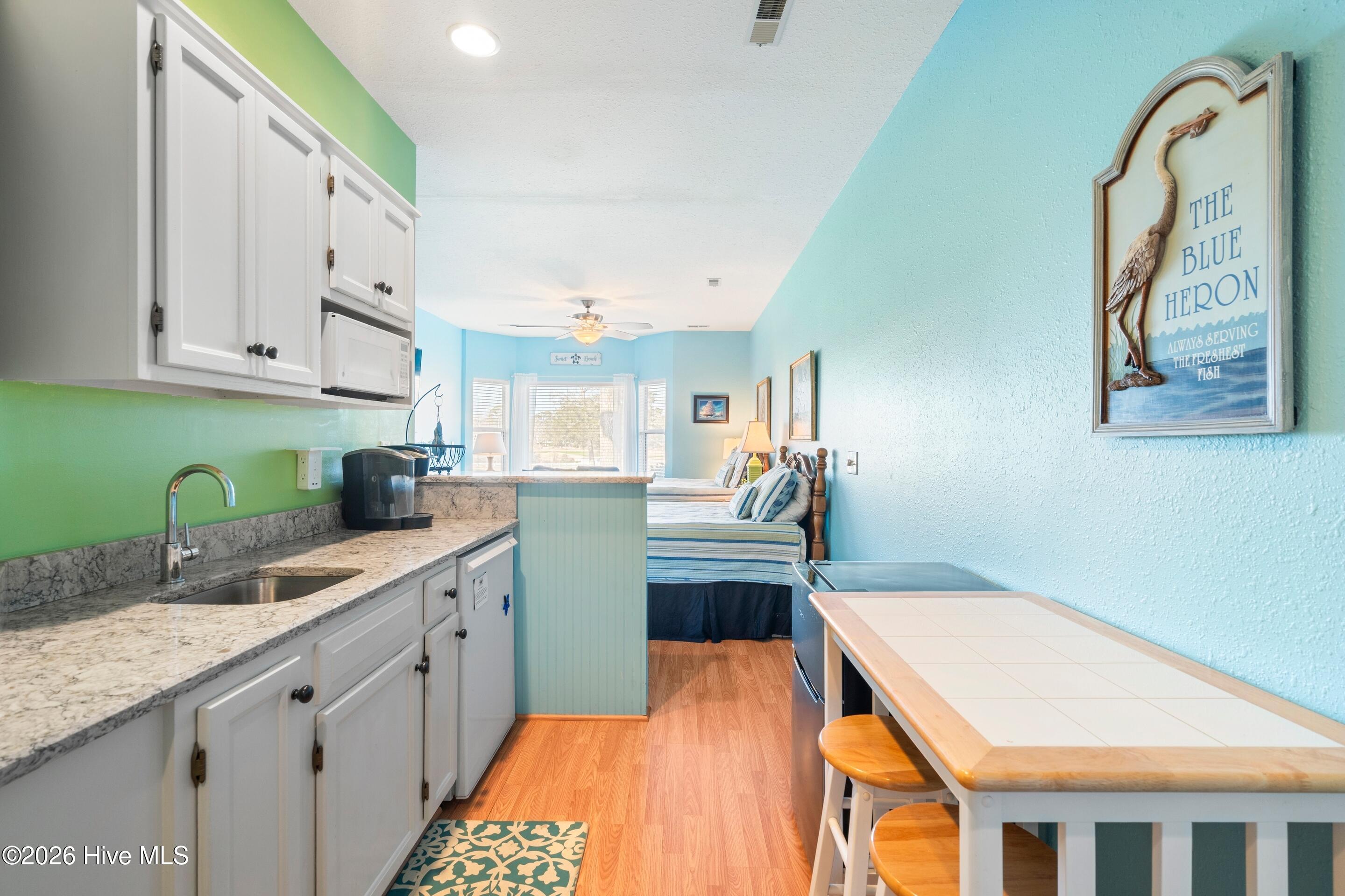 100548486 | Photo 44