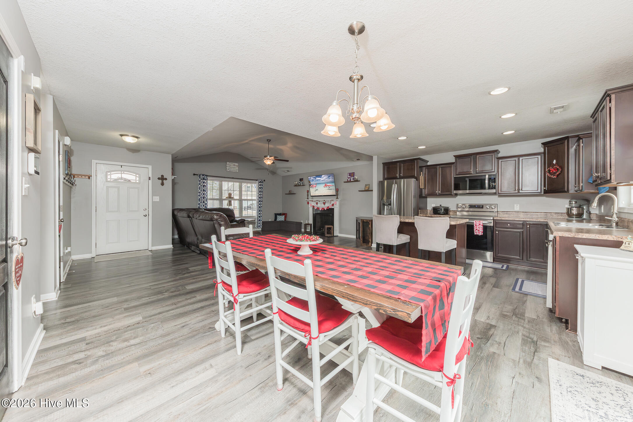 100550736 | Photo 13