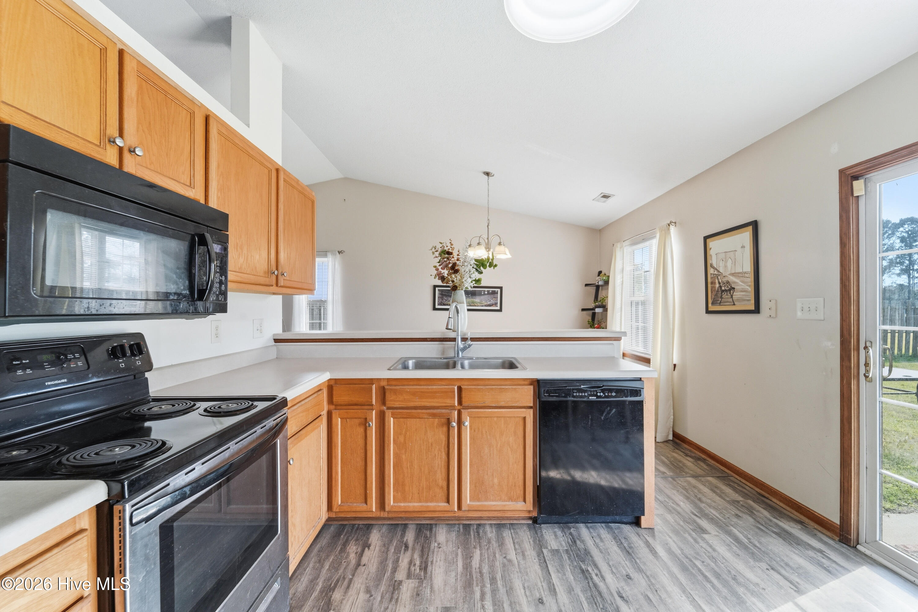 100562378 | Photo 24