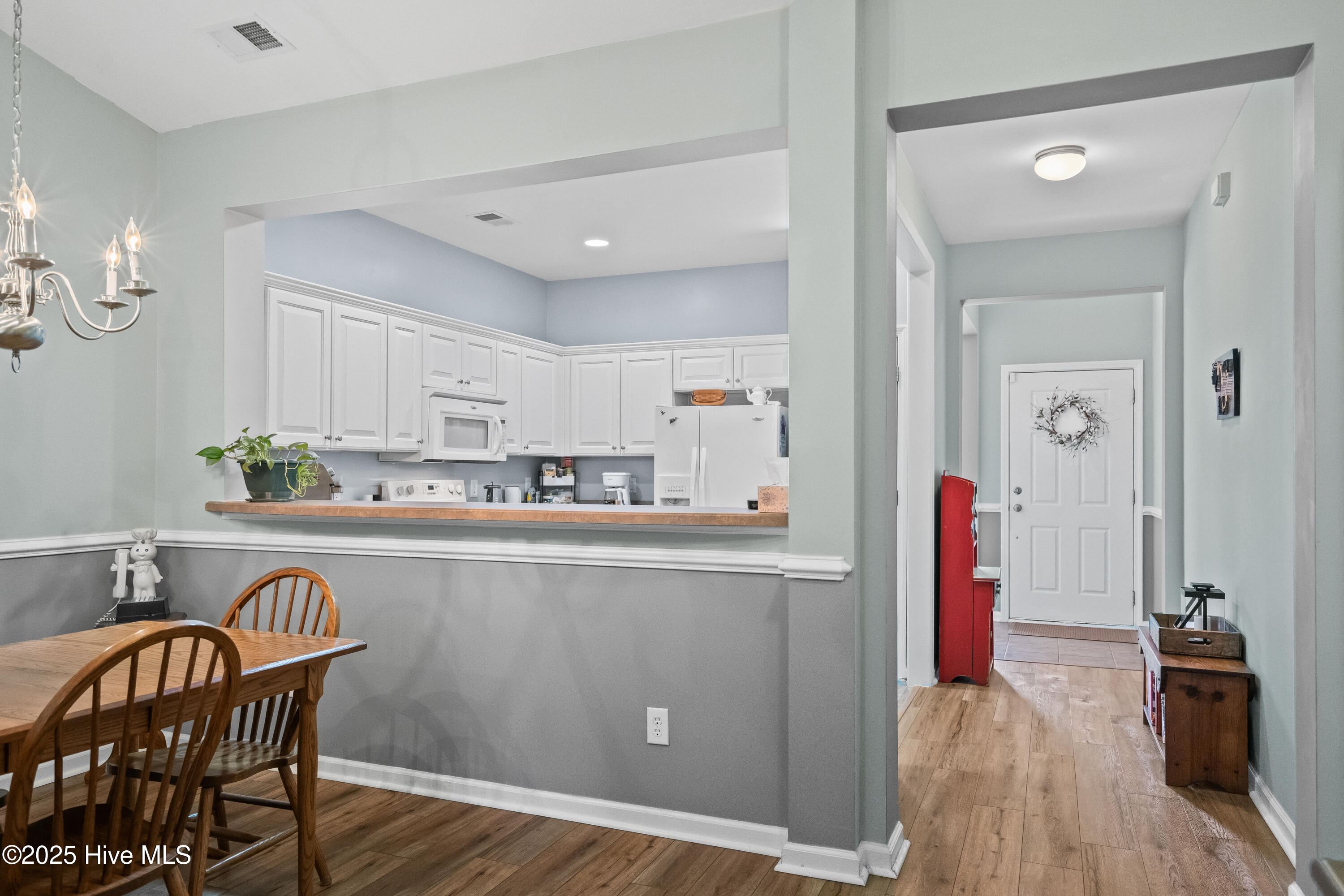 100514245 | Photo 12