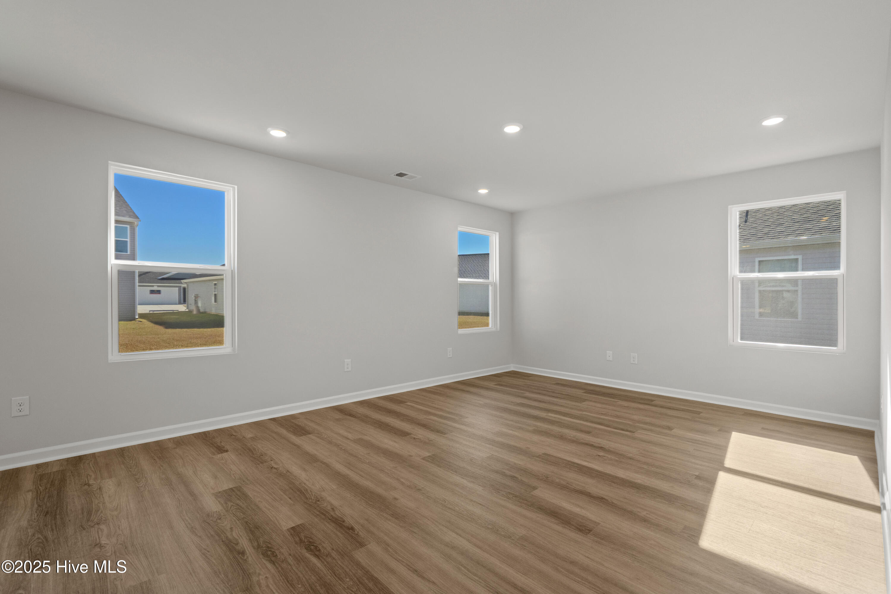 100528315 | Photo 17