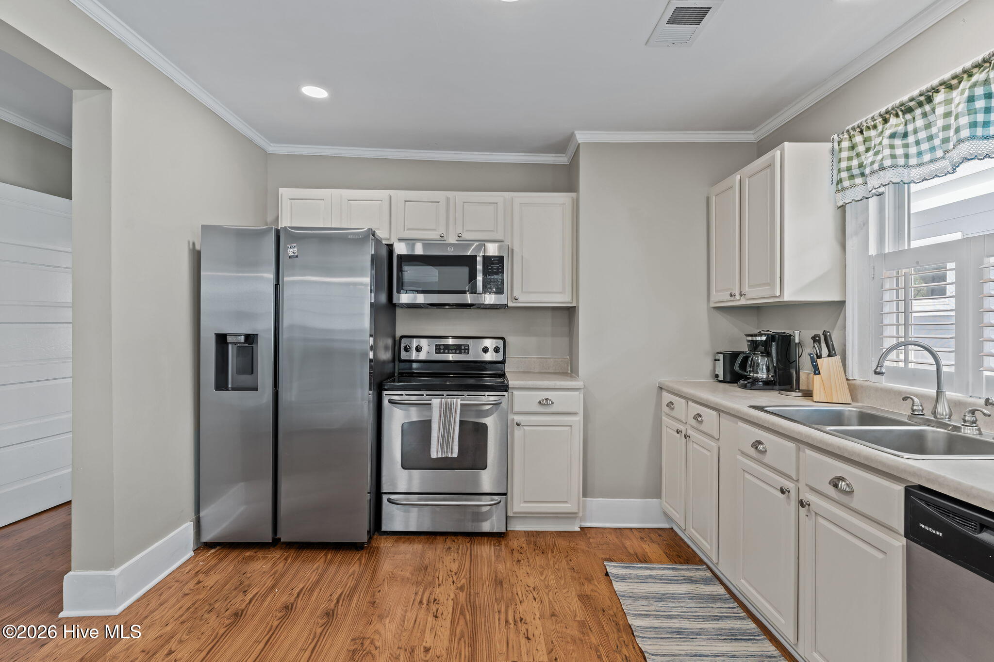 100561310 | Photo 18