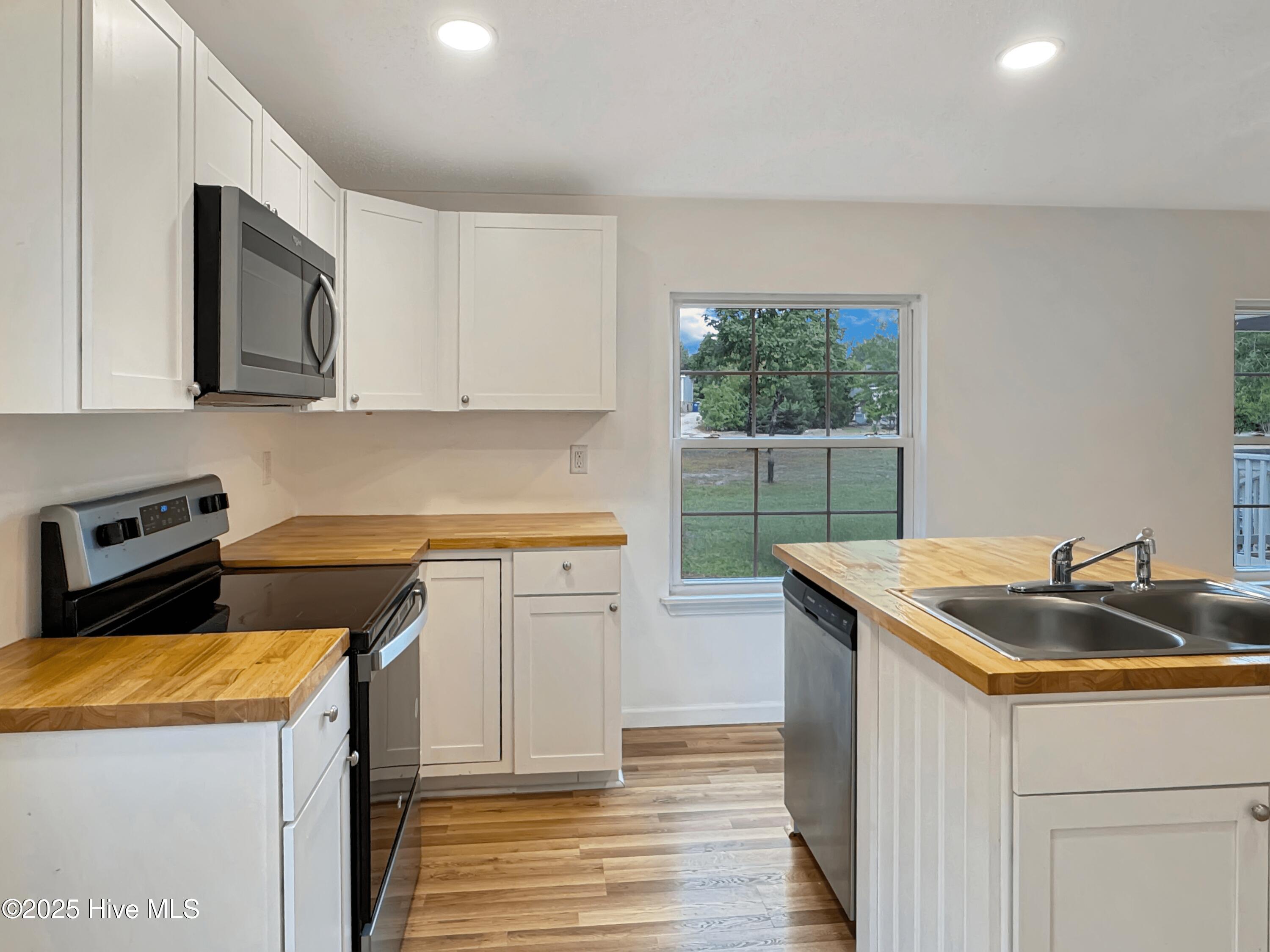 100518918 | Photo 26