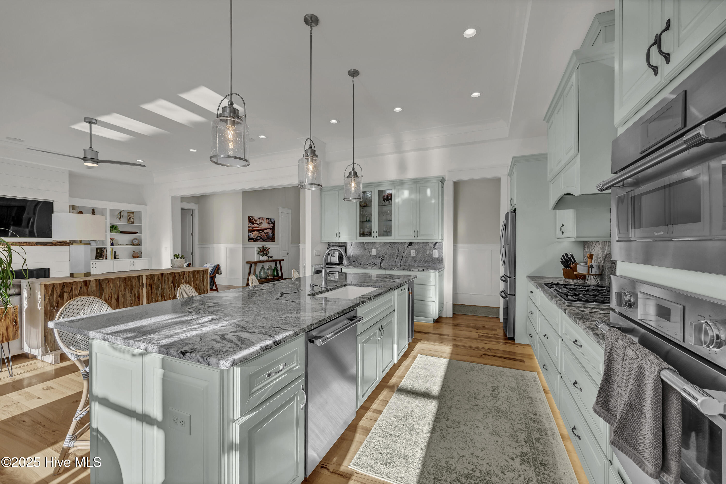 100543149 | Photo 25