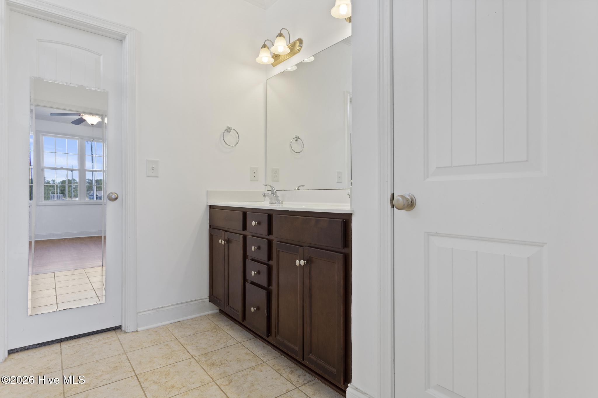 100542370 | Photo 13