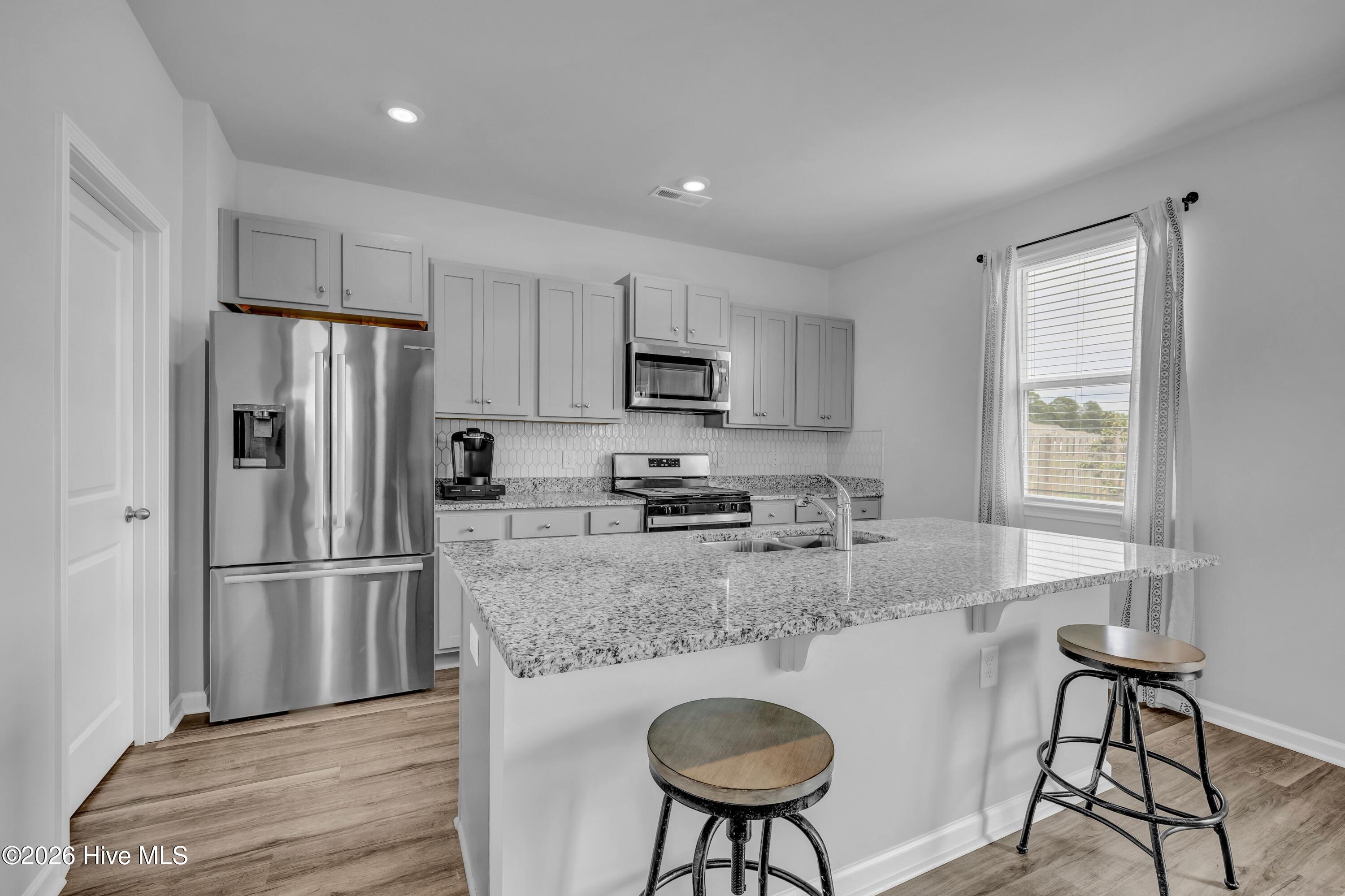 100570372 | Photo 10