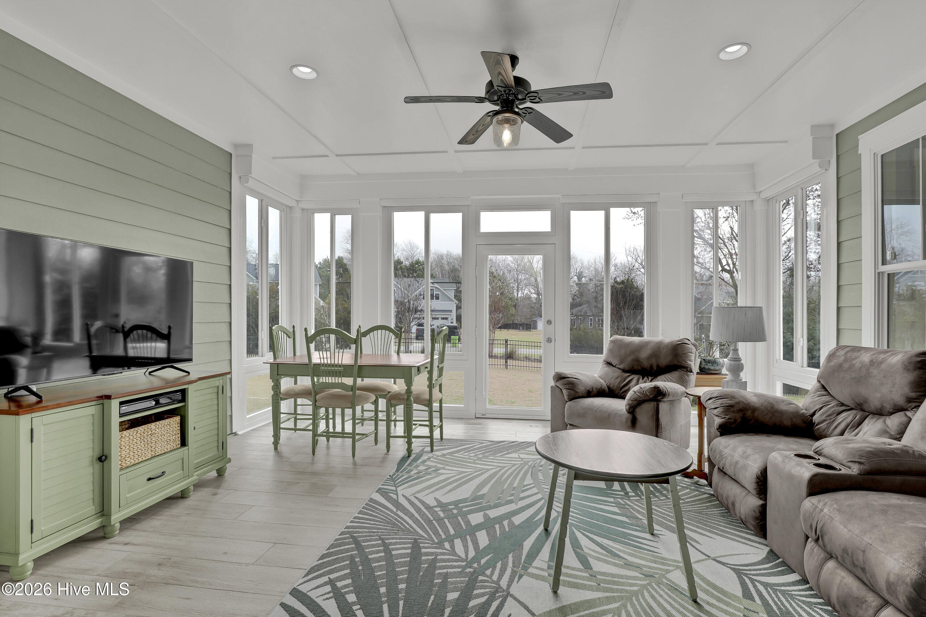 100559745 | Photo 12