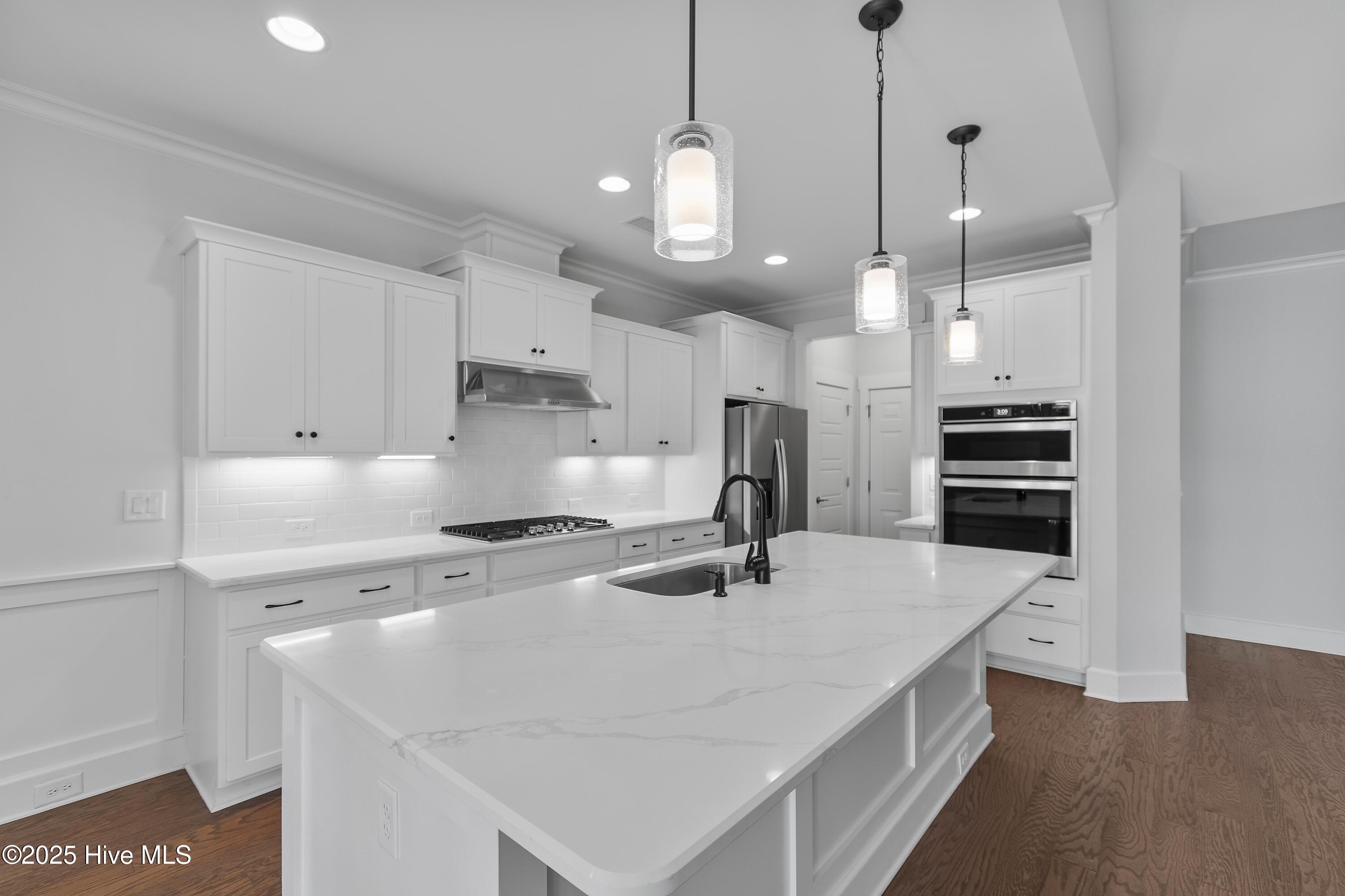 100539613 | Photo 11