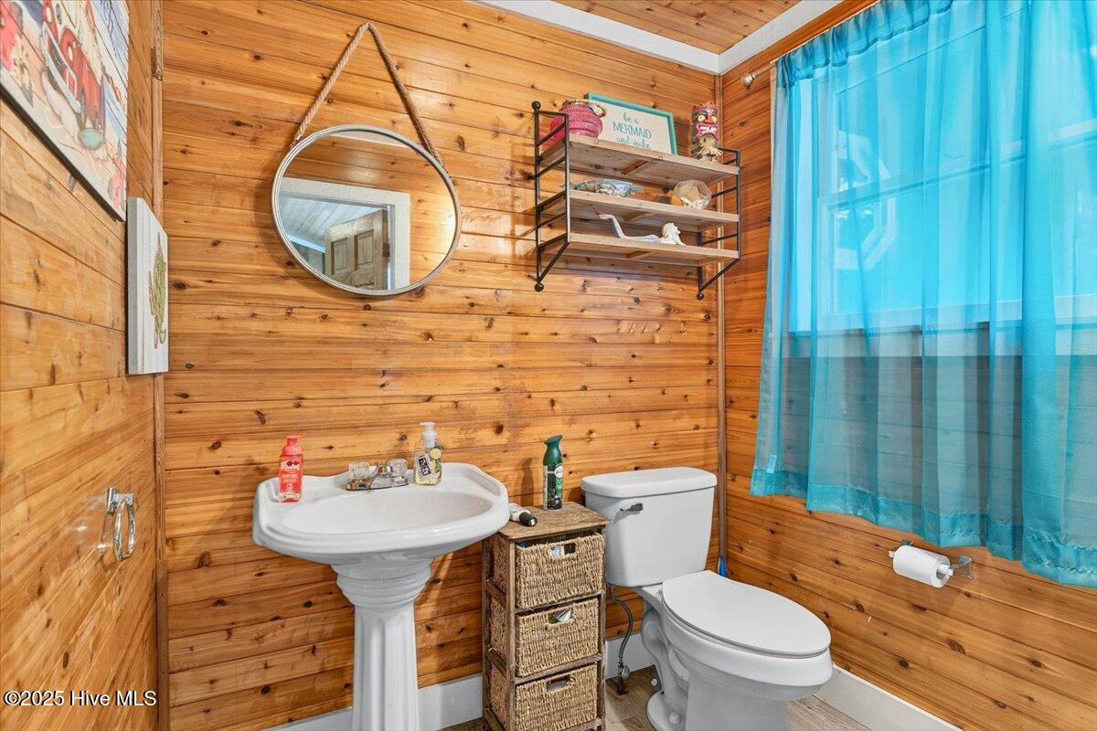 100525090 | Photo 14